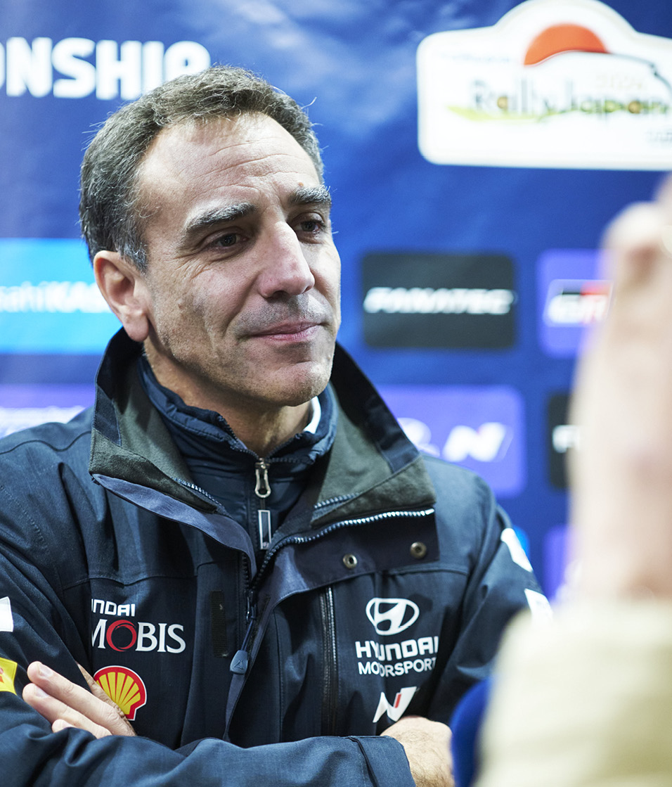 제네시스 마그마 레이싱을 이끌 예정인 현대 모터스포츠 법인 시릴 아비테불 감독의 모습