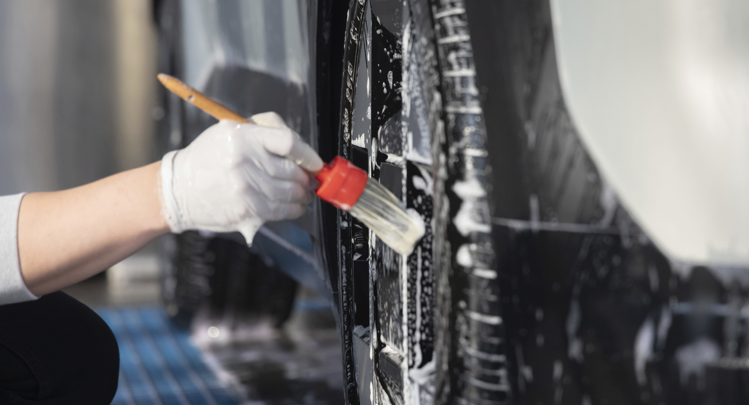 Wiping the wheels of a car and its surroundings