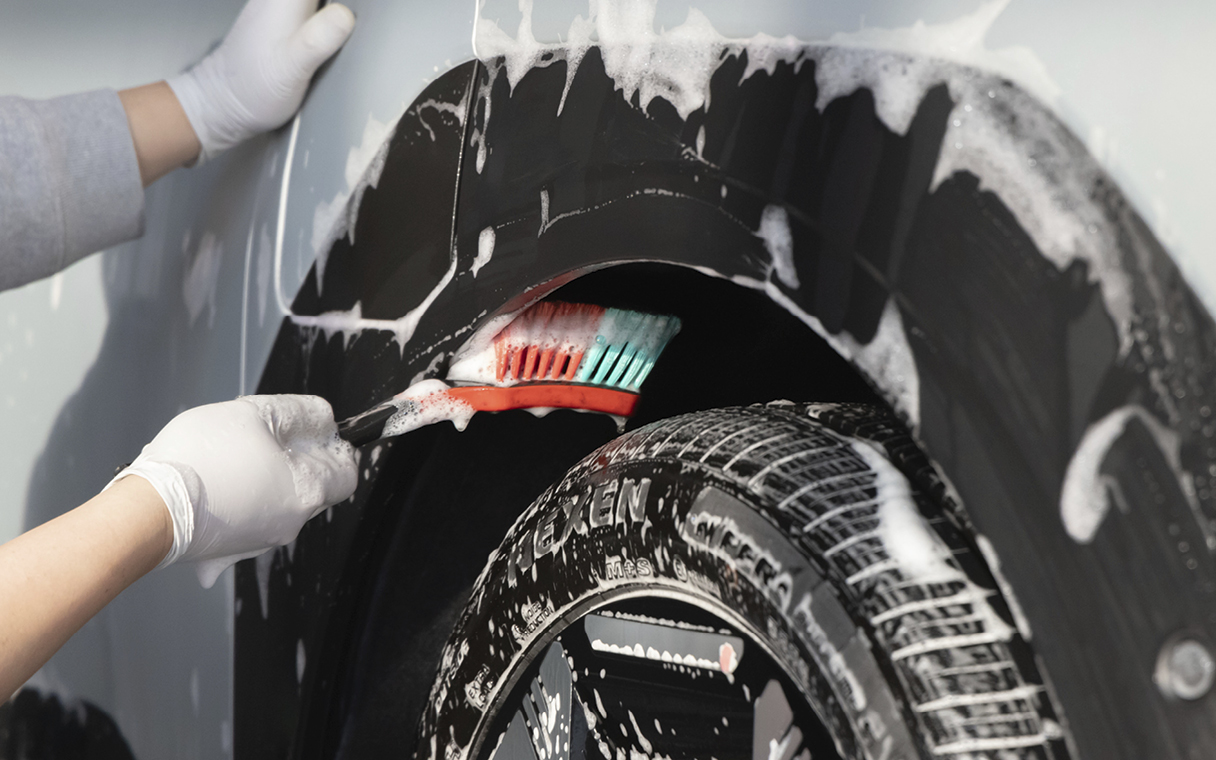 Wiping the wheels of a car and its surroundings
