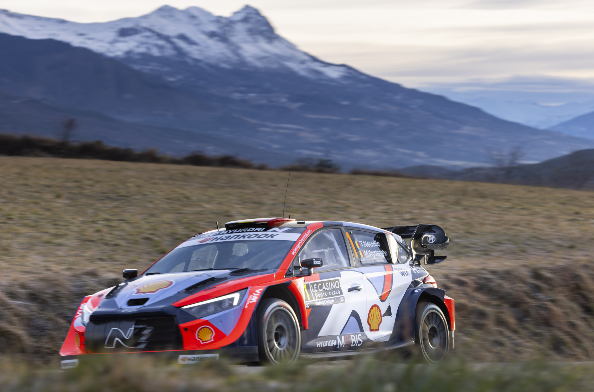 현대 i20 N 랠리1 경주차의 주행 모습