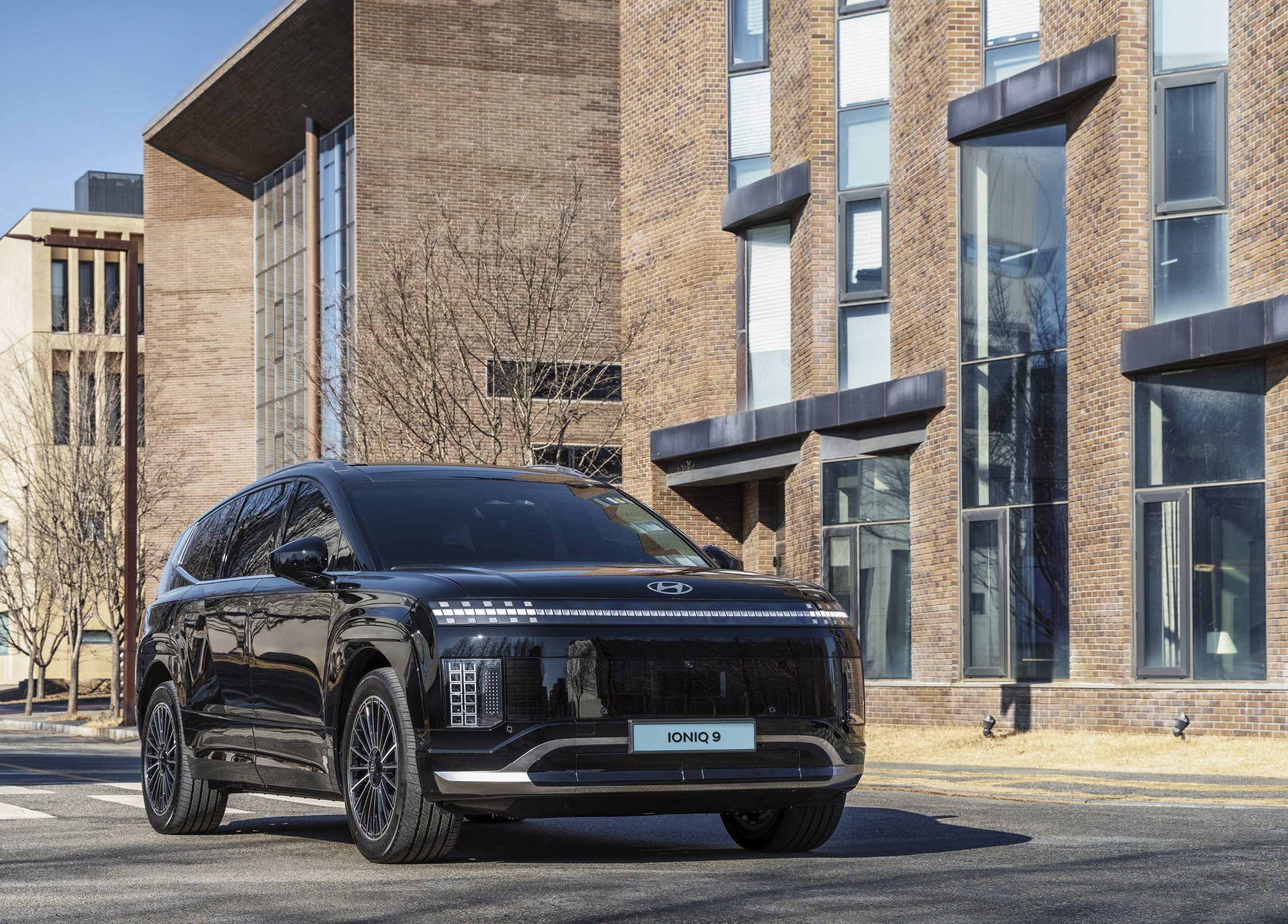 아이오닉 9 전측면