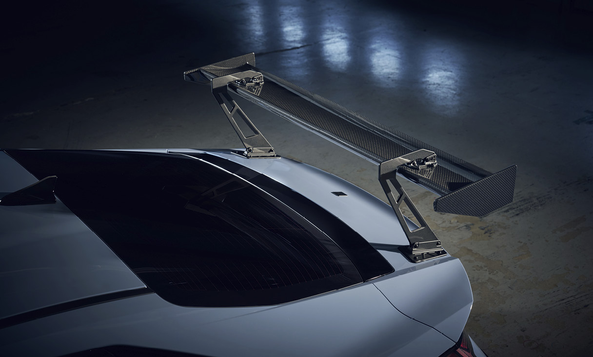 아반떼 N TCR 에디션의 리어 스포일러 모습