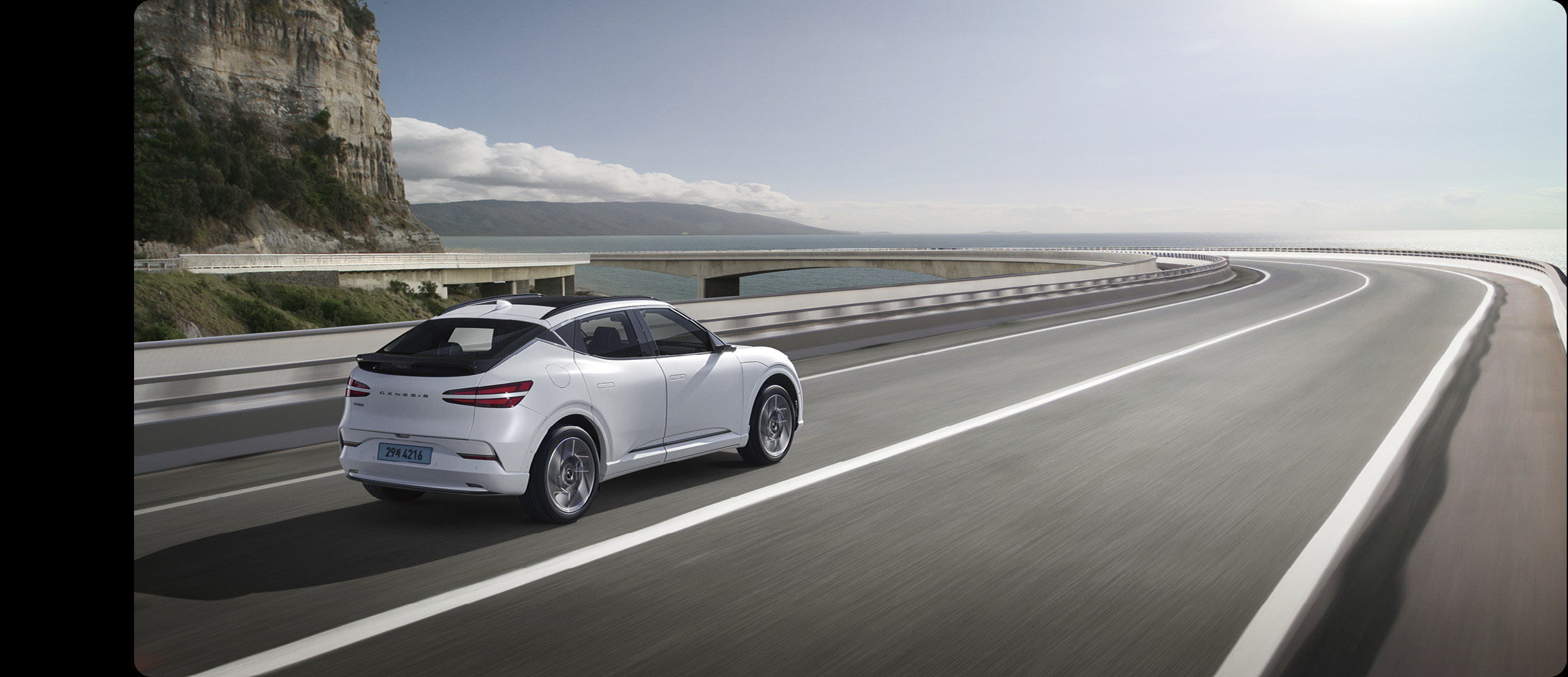 제네시스 GV60 주행 모습