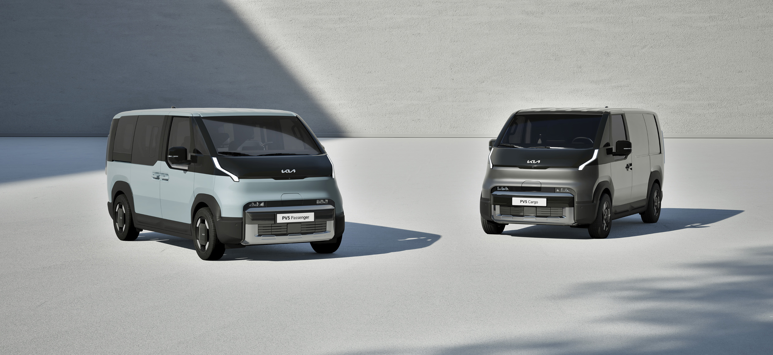 기아 PV5 패신저 모델과 카고 모델을 보여주는 사진