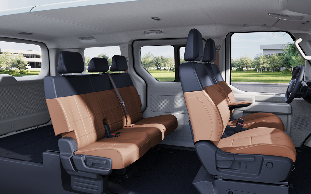 PV5 패신저의 실내를 보여주는 사진