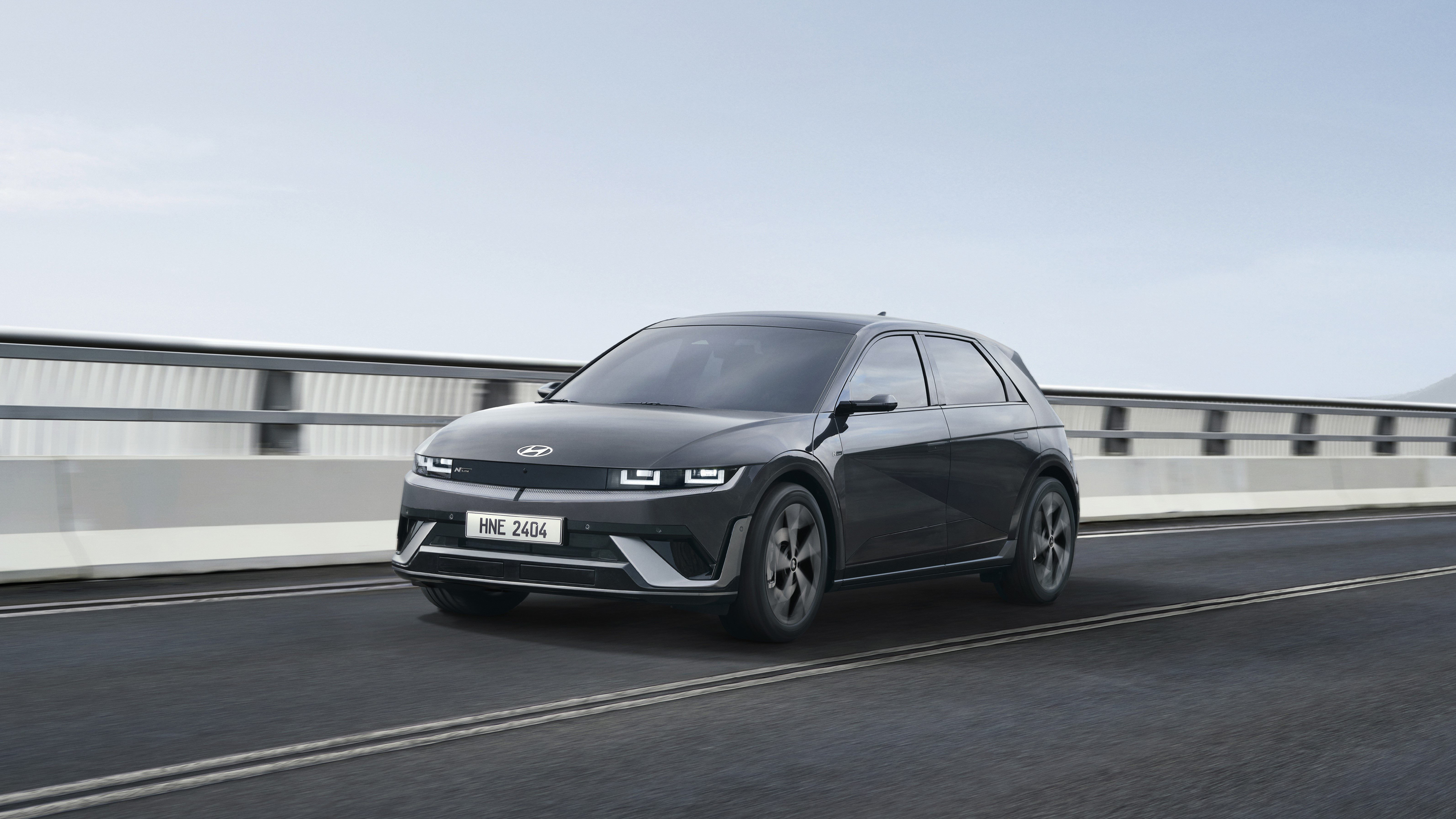 도로를 달리는 아이오닉 5 N 라인