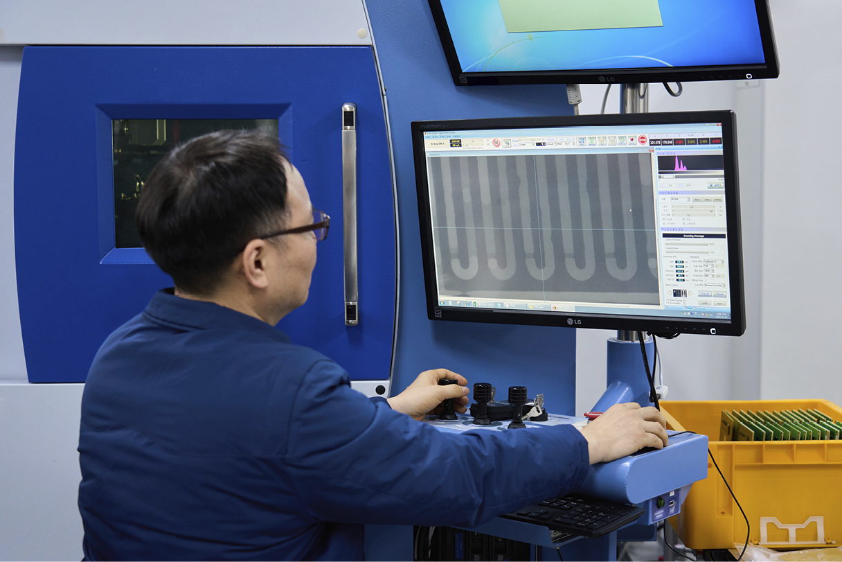 진동형 히트파이프 비파괴 검사 진행 모습