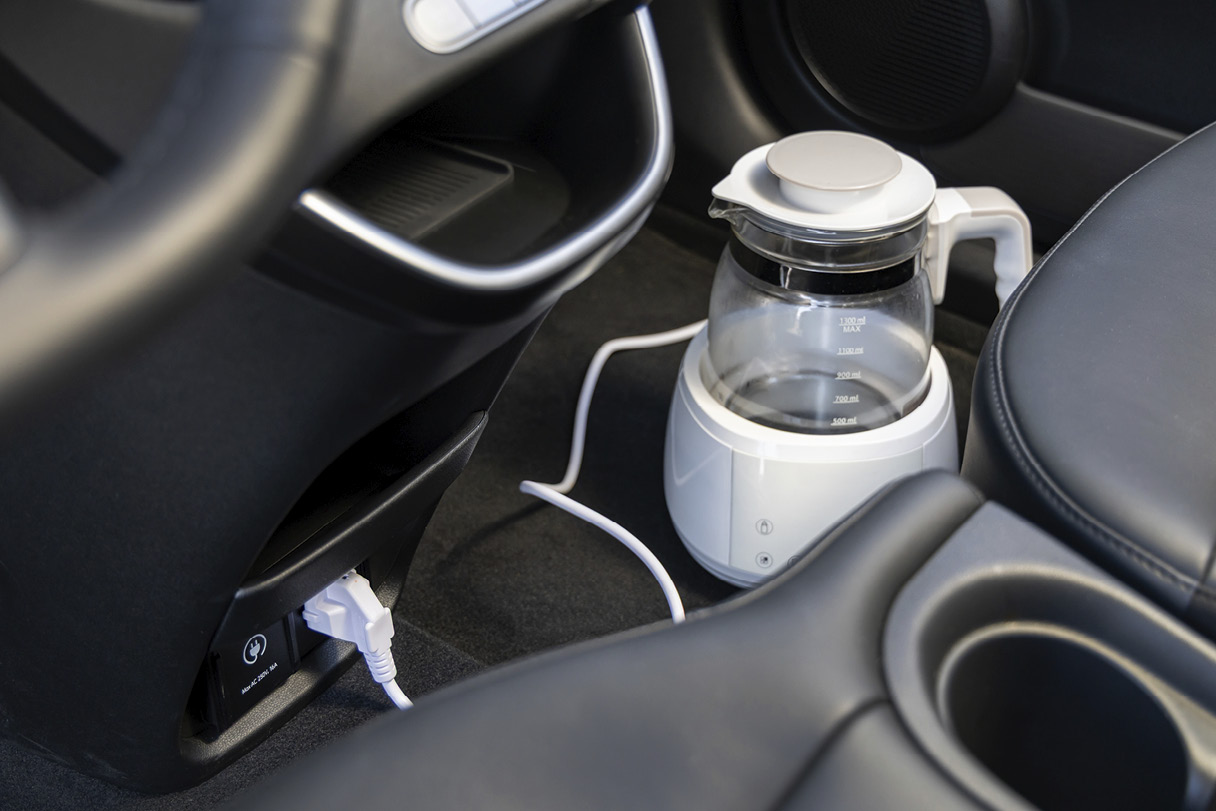 현대차 캐스퍼 일렉트릭의 V2L을 이용하는 모습