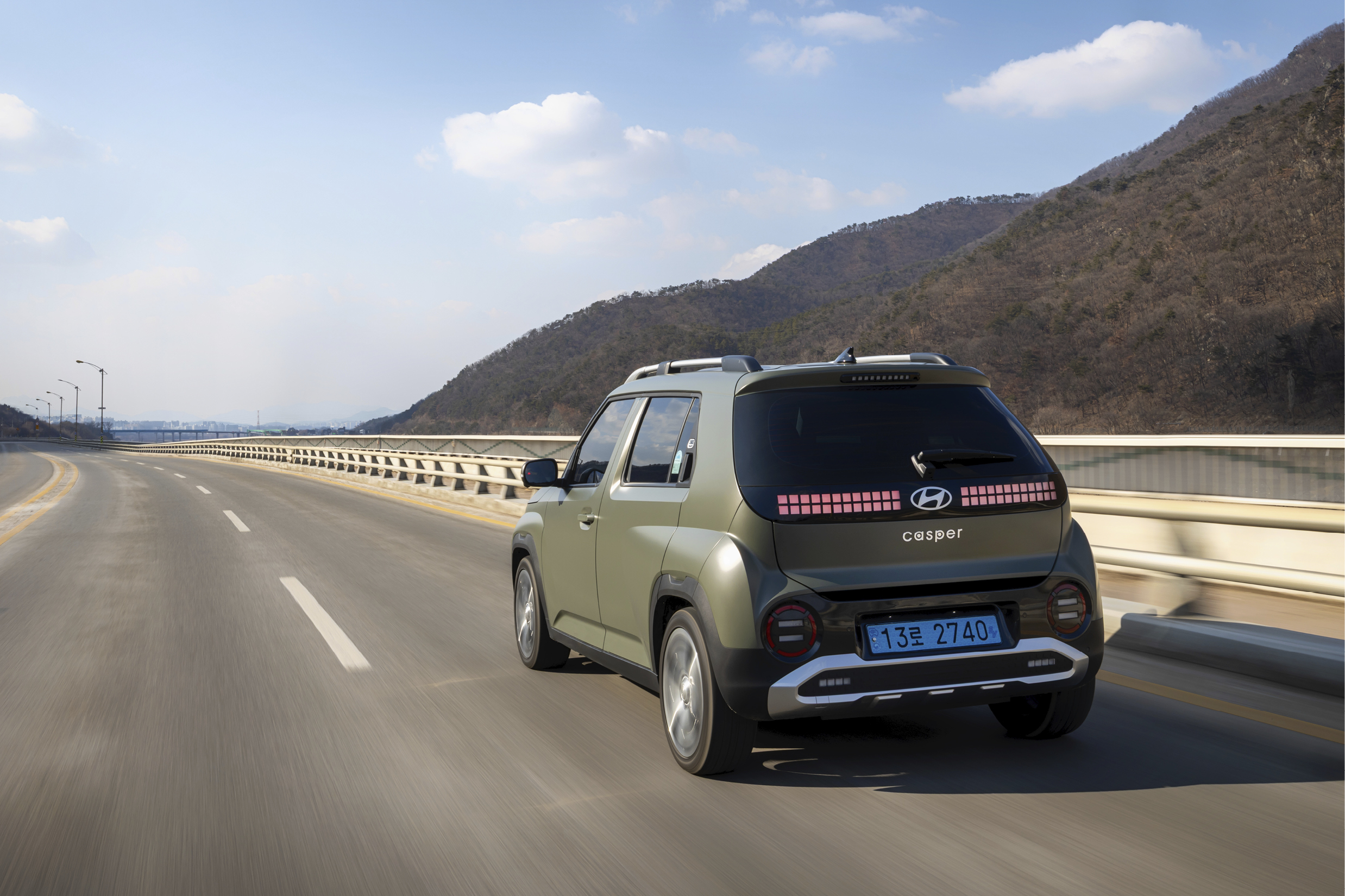 현대차 캐스퍼 일렉트릭의 주행 모습