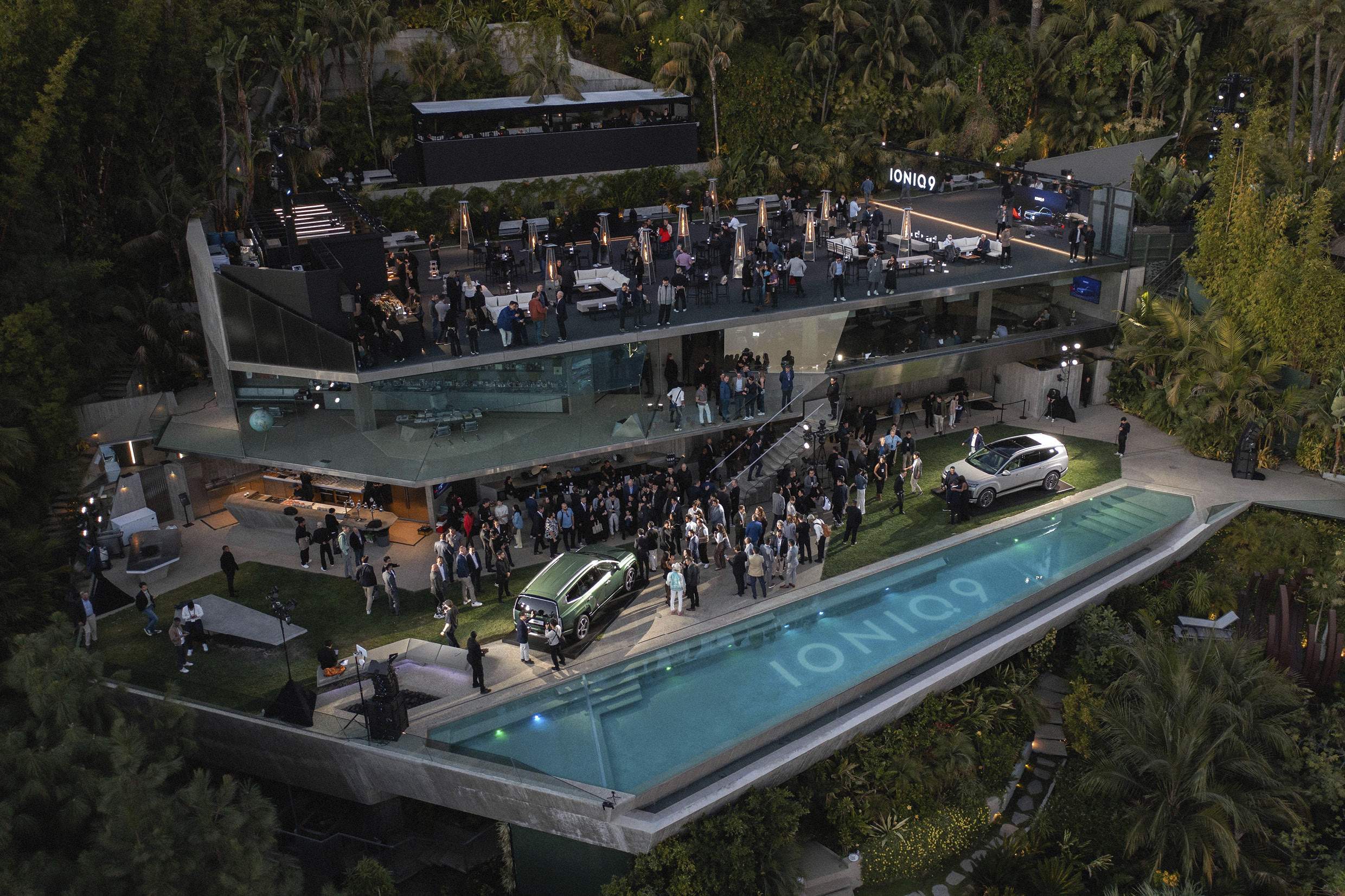 현대자동차 아이오닉 9의 세계 최초 공개 현장의 모습