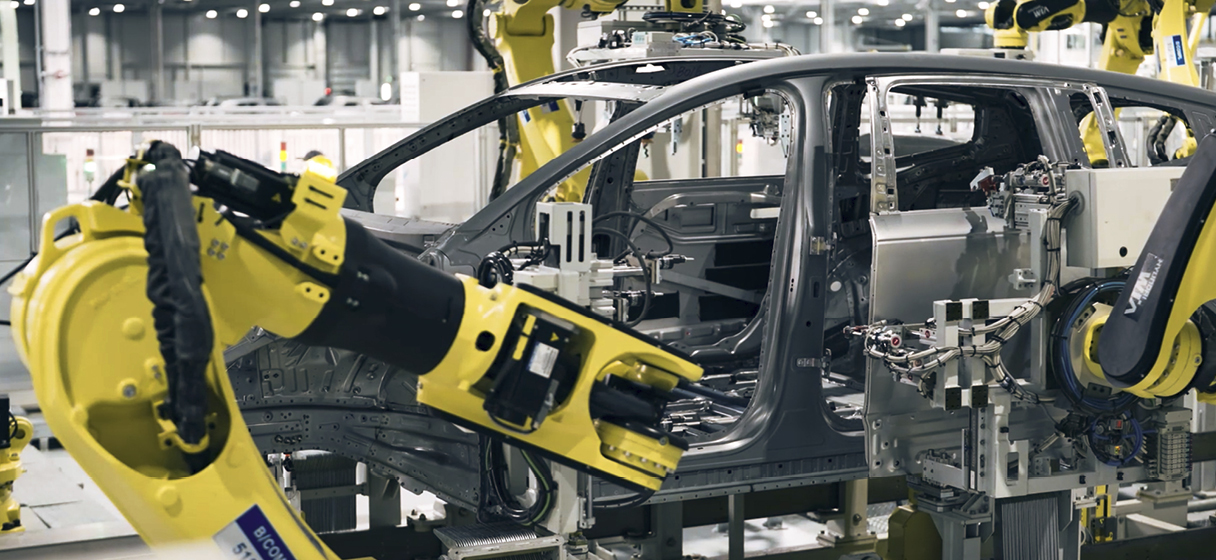 로봇이 도어를 조립하는 모습