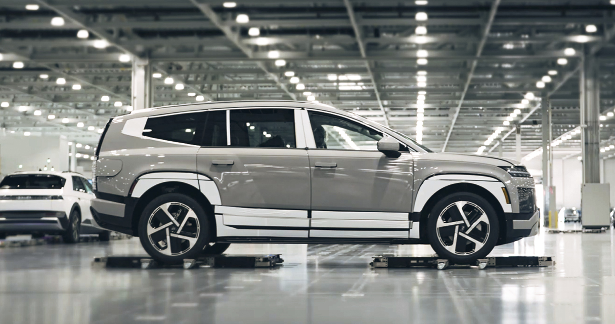 주차 로봇과 무인 품질 검사 모습