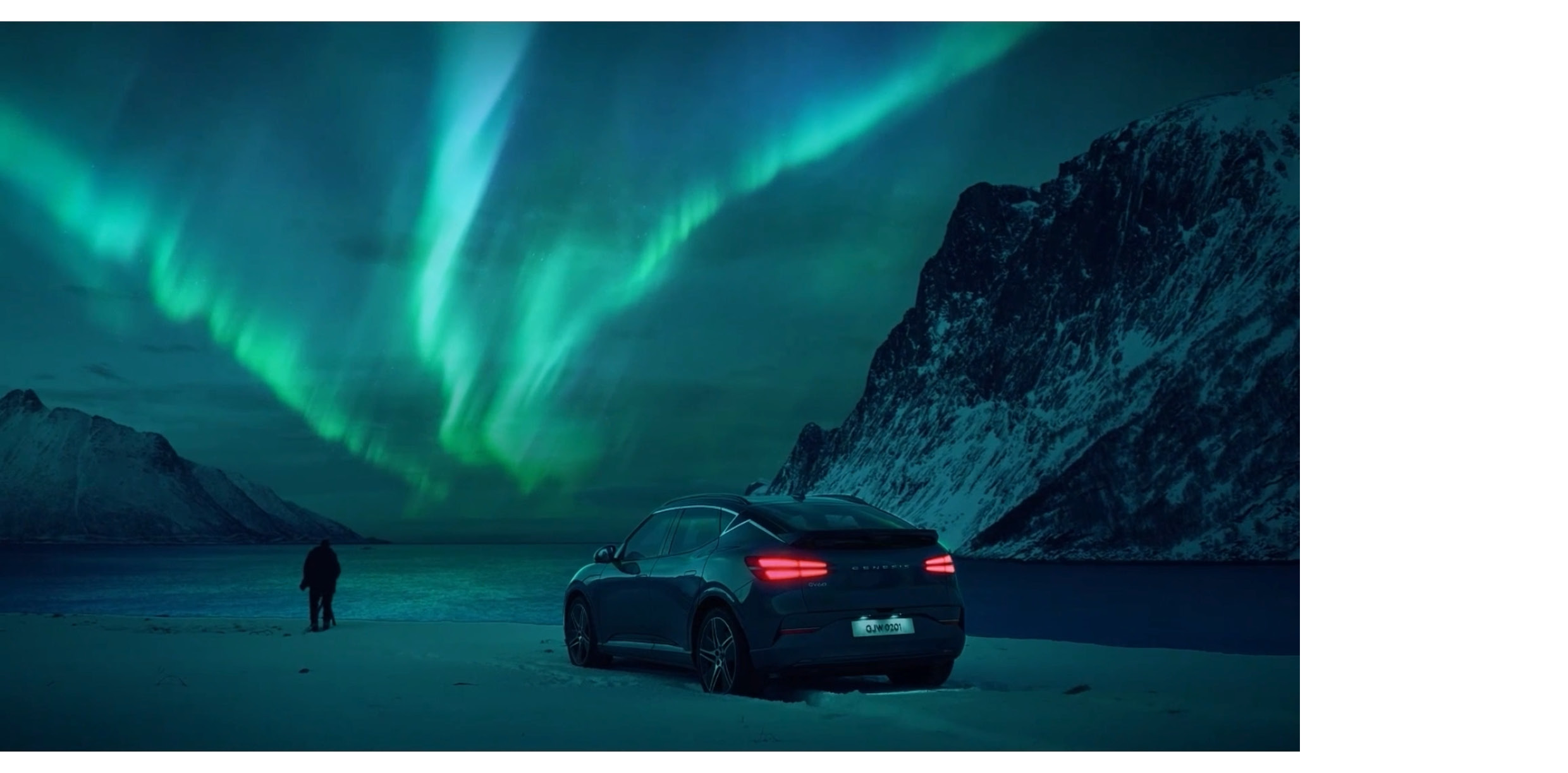 GV60가 노르웨이 자연 배경으로 정차한 모습