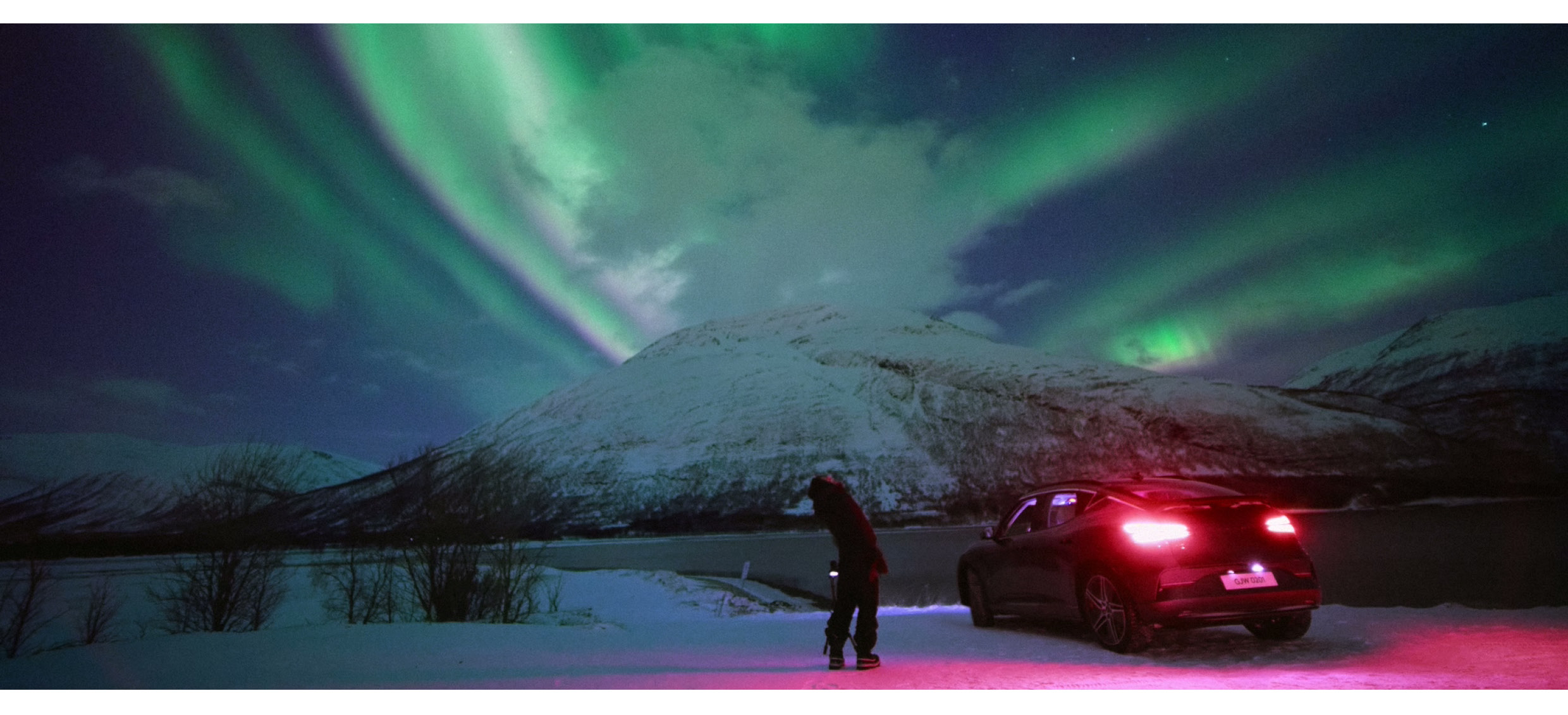 GV60가 노르웨이 자연 배경으로 정차한 모습