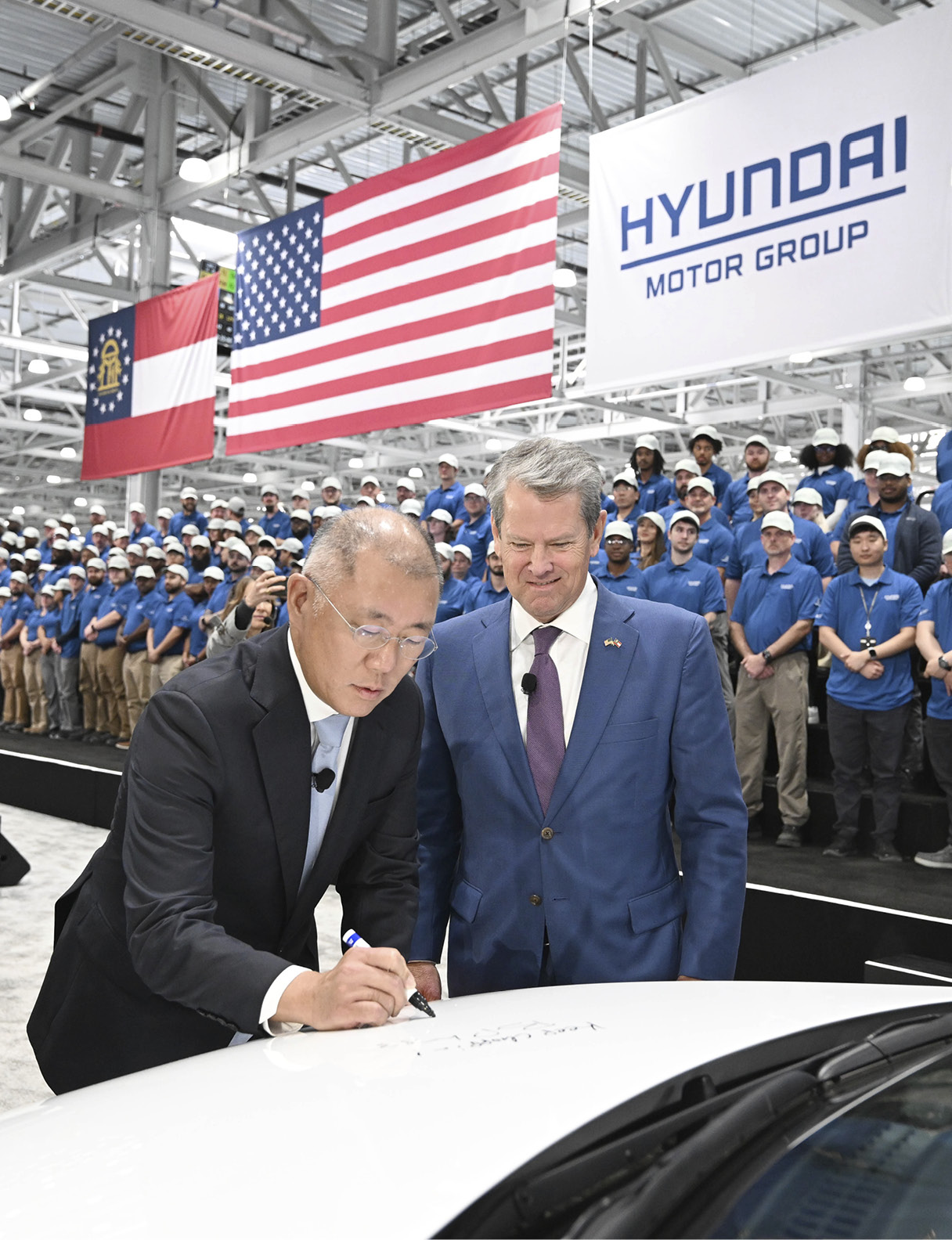 Chairman Chung Eui-sun and Georgia Governor Signing Ioniq 5