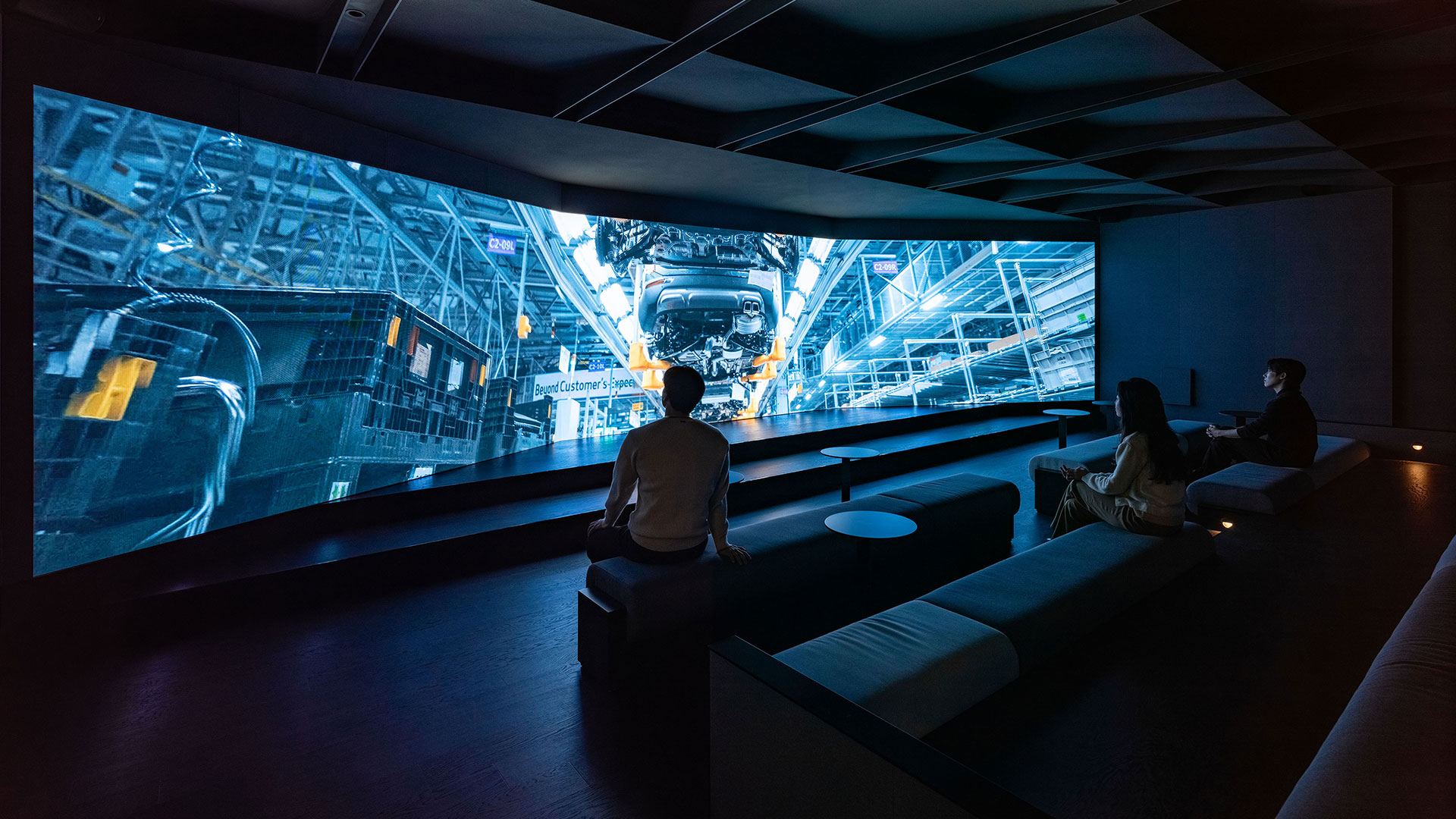 기아 브랜드의 비전과 철학에 관한 영상을 관람할 수 있는 브랜드관 오디토리움