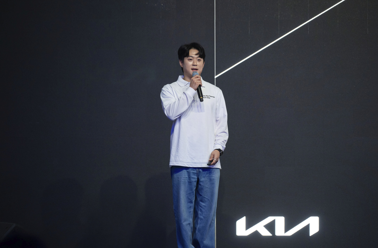 타스만 상품성에 대해 설명하는 연구원