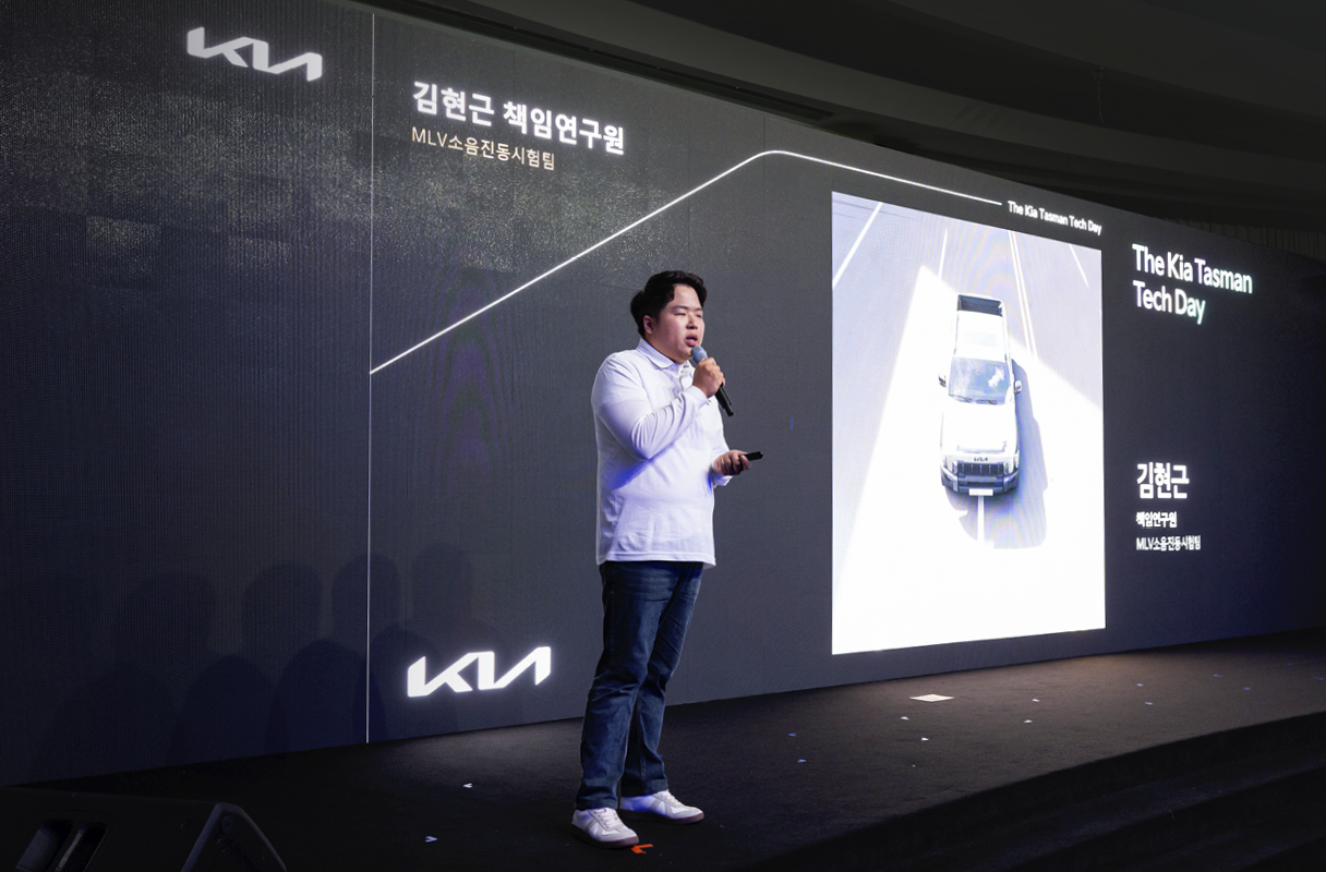 타스만 상품성을 설명하는 연구원