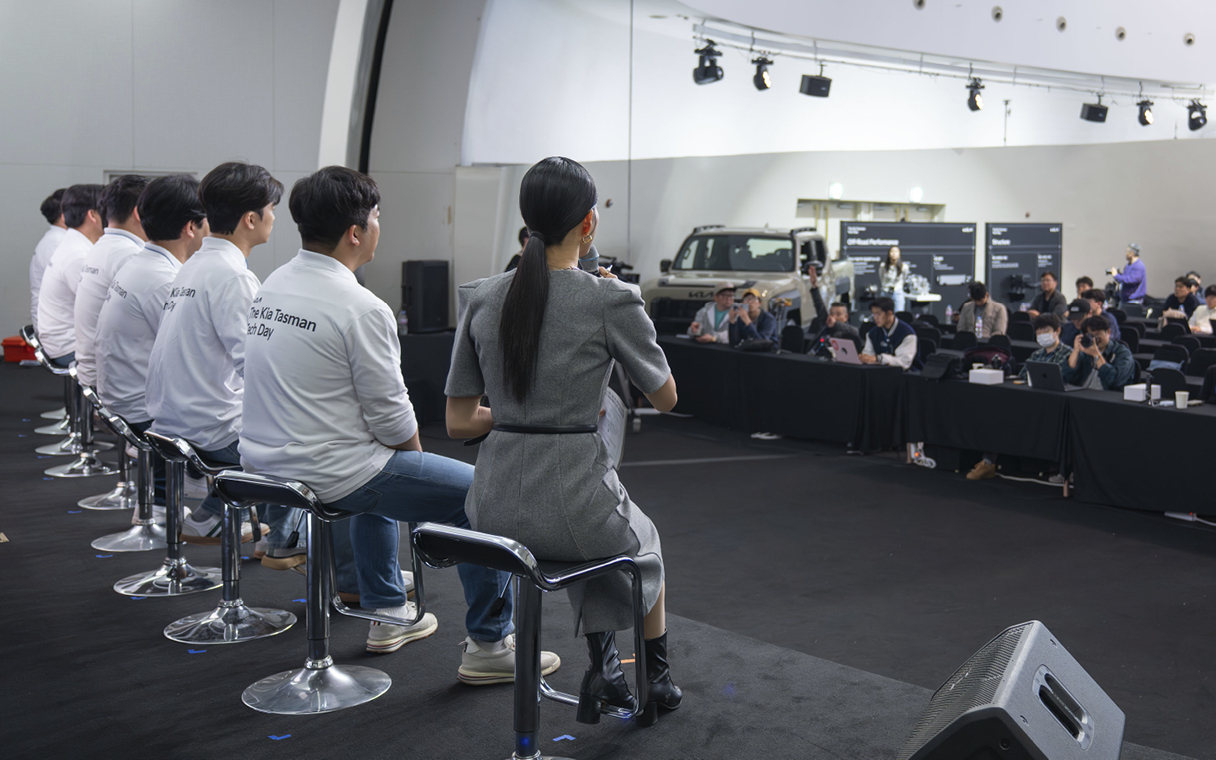 타스만 테크데이에서 질의응답을 진행 중인 모습