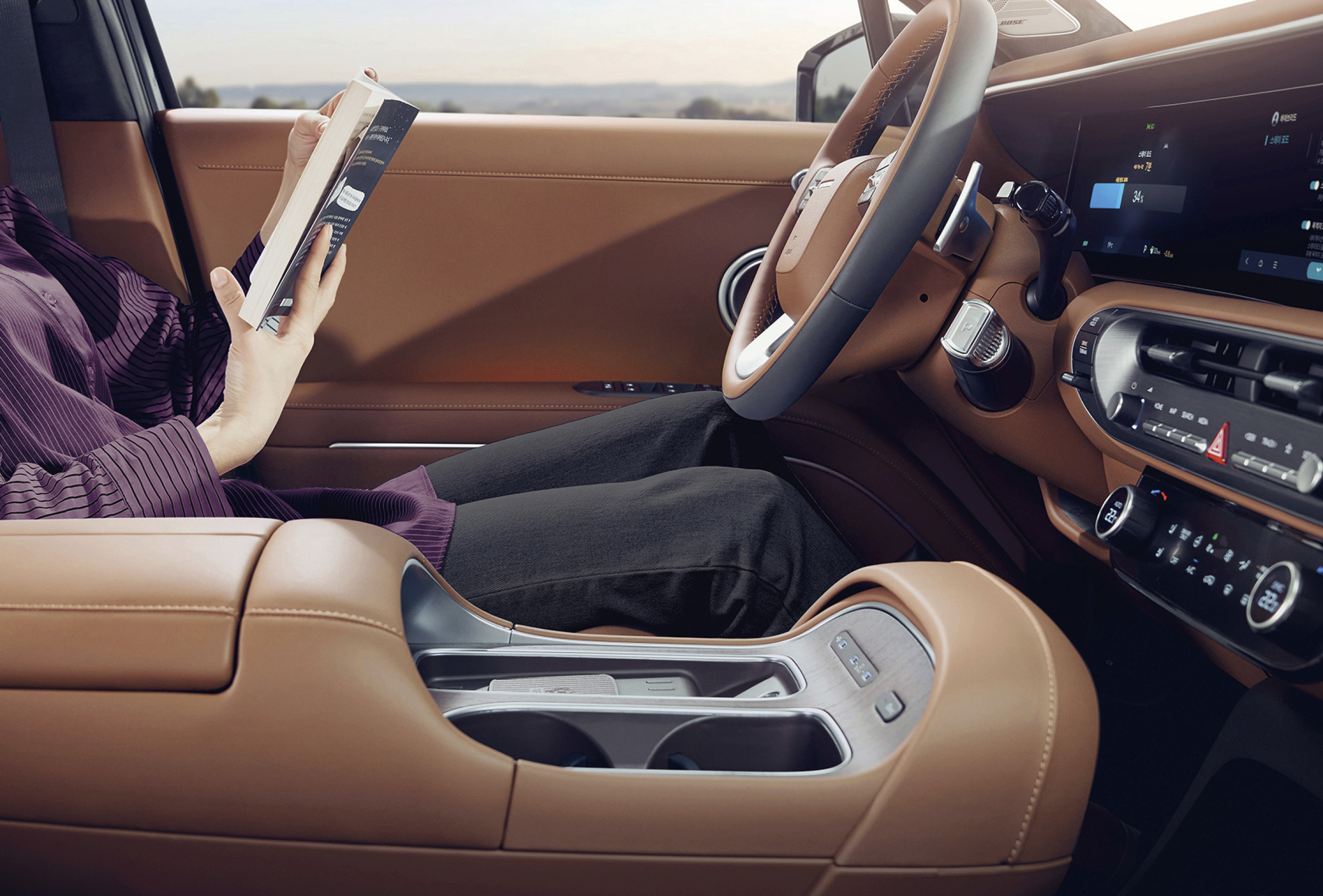 스테이 모드를 활용하여 차에서 휴식하는 모습