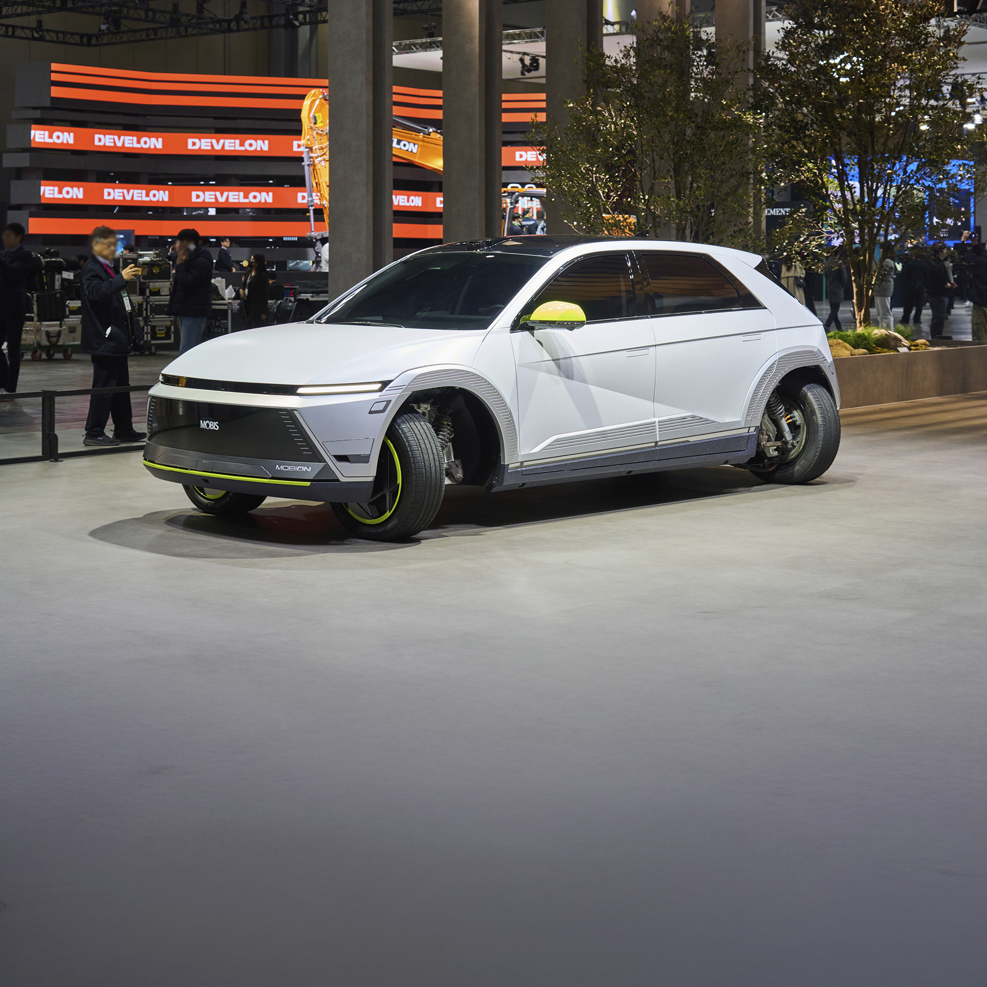 현대모비스 모비온이 옆으로 주행하는 모습