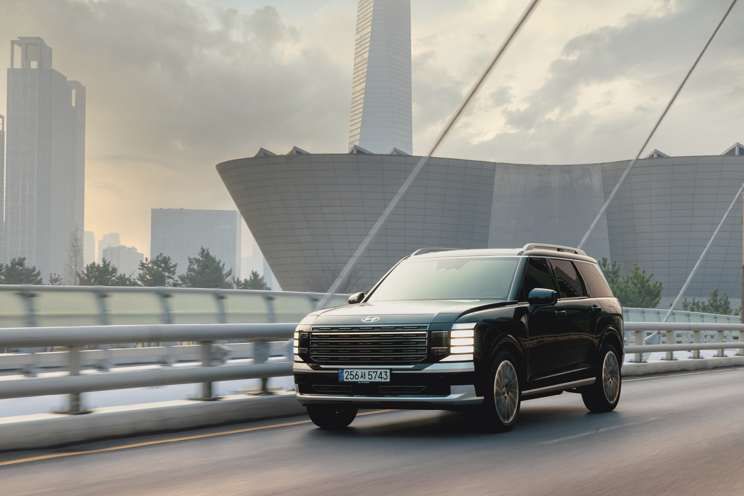 팰리세이드 하이브리드 주행 모습