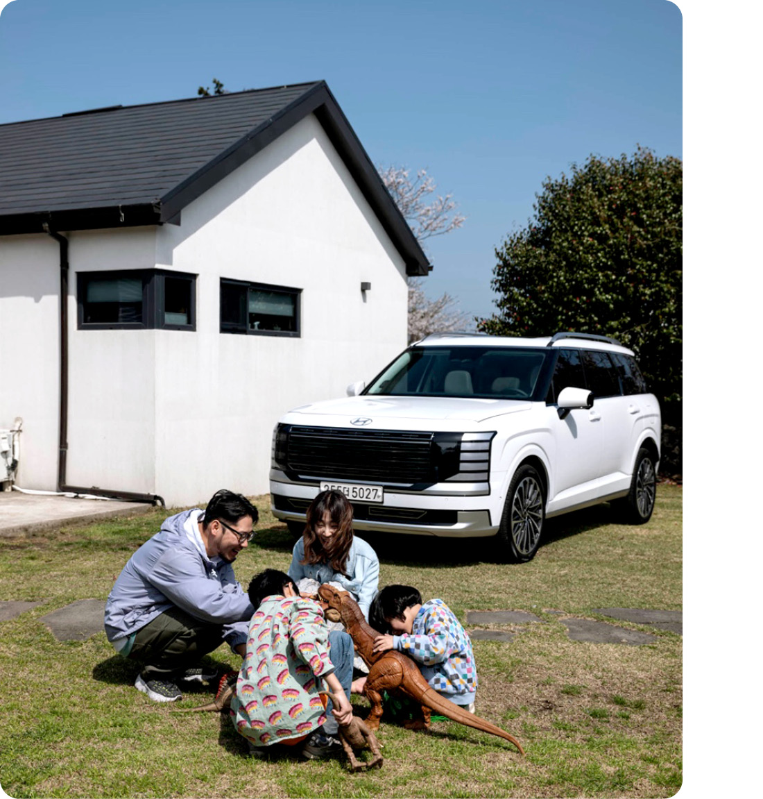 팰리세이드와 함께 시간을 보내는 가족들의 모습