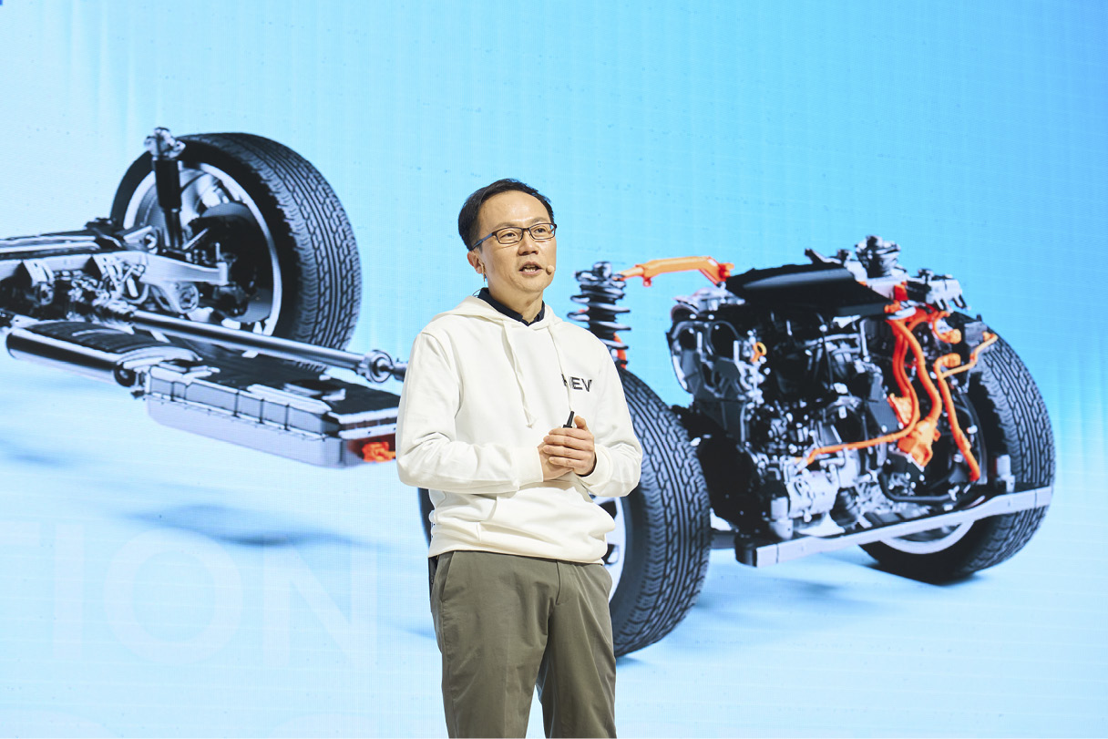 현대차그룹 차세대 하이브리드 시스템 테크데이에서 발표하는 전동화개발담당 한동희 부사장의 모습