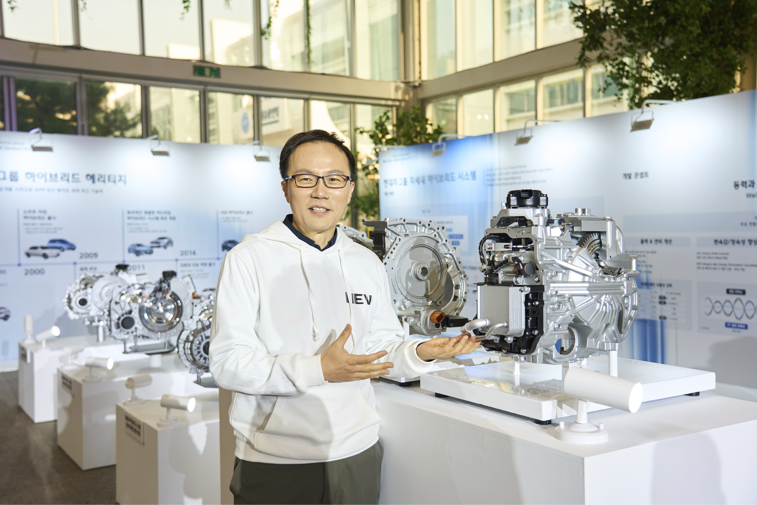 현대차그룹 전동화개발담당 한동희 부사장이 테크 데이에 참석한 미디어 및 인플루언서들 앞에서 환영사를 전했다