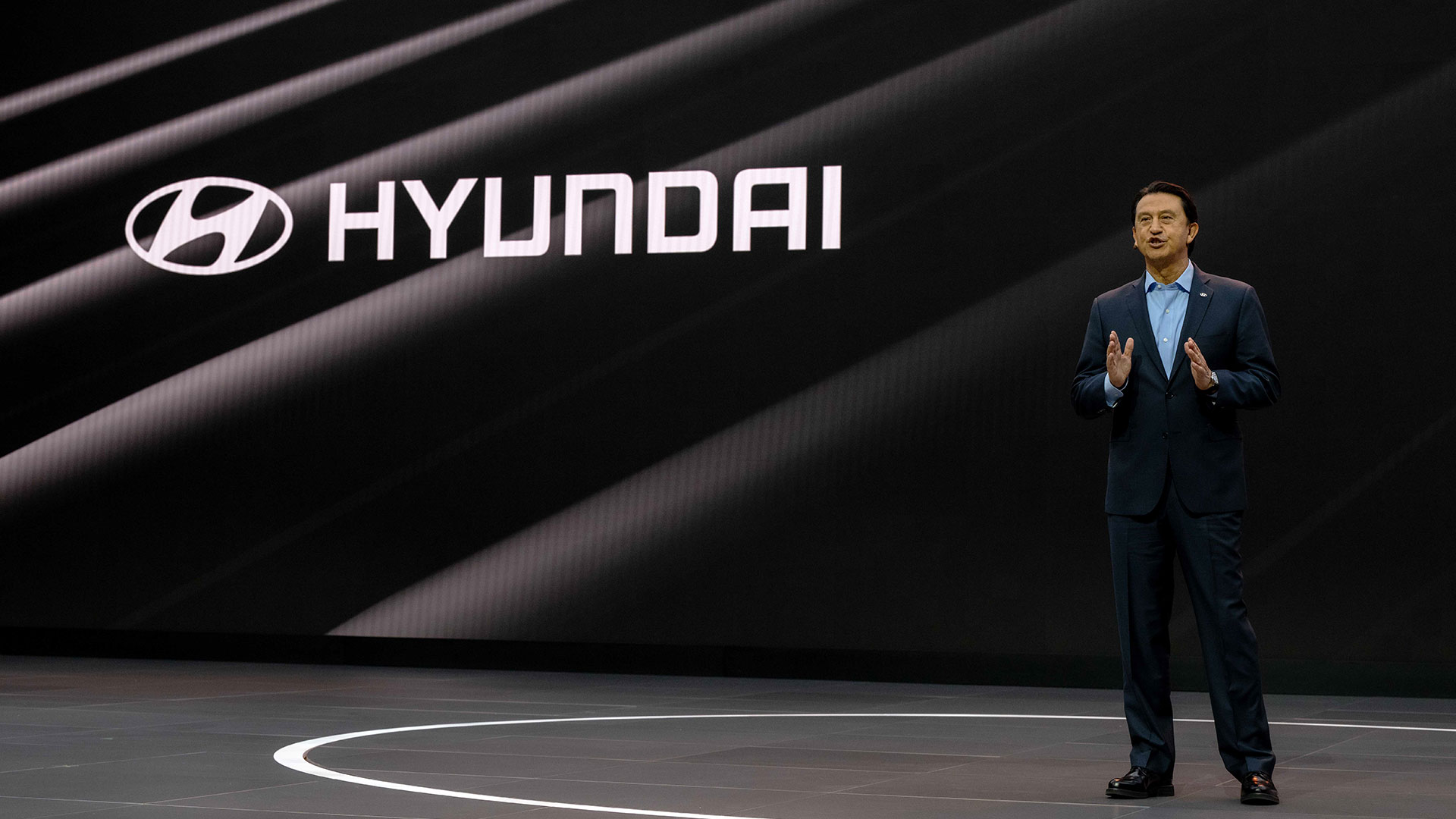 호세 무뇨스 현대자동차 대표이사 사장이 발표하는 모습