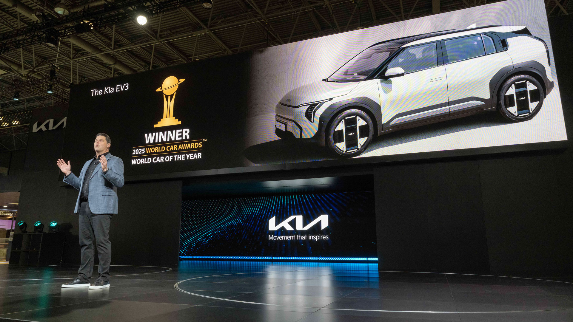 에릭 왓슨 기아 미국법인 영업담당이 발표하는 모습