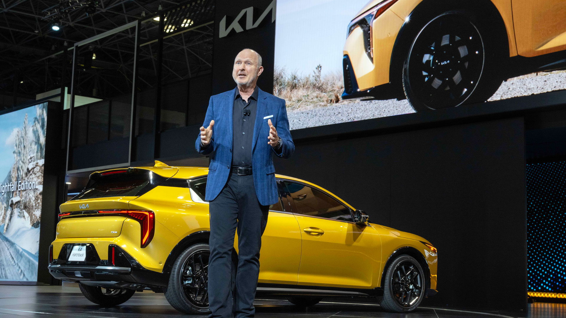 올스 헤드릭 기아 미국법인 상품기획 디렉터가 발표하는 모습