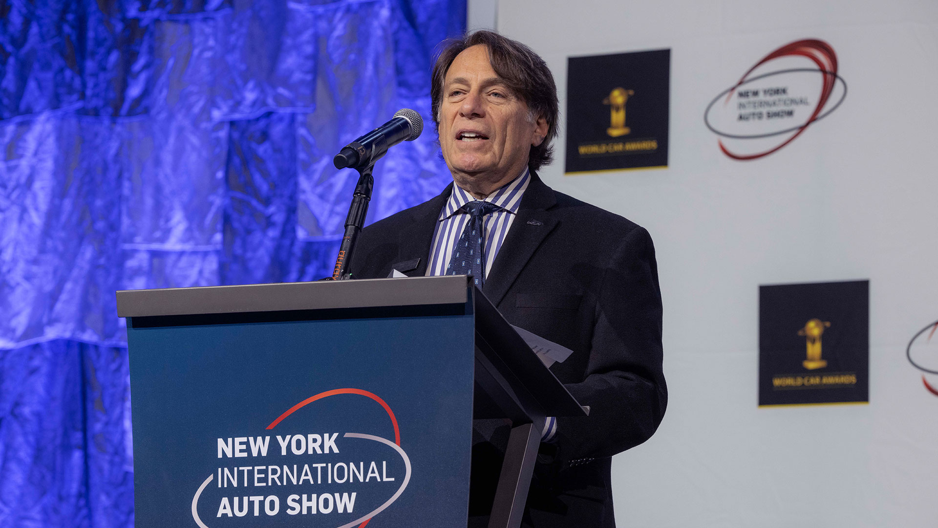 스티븐 센터 기아 미국법인 최고운영책임자(COO)가 세계 올해의 차 수상 소감을 발표하는 모습