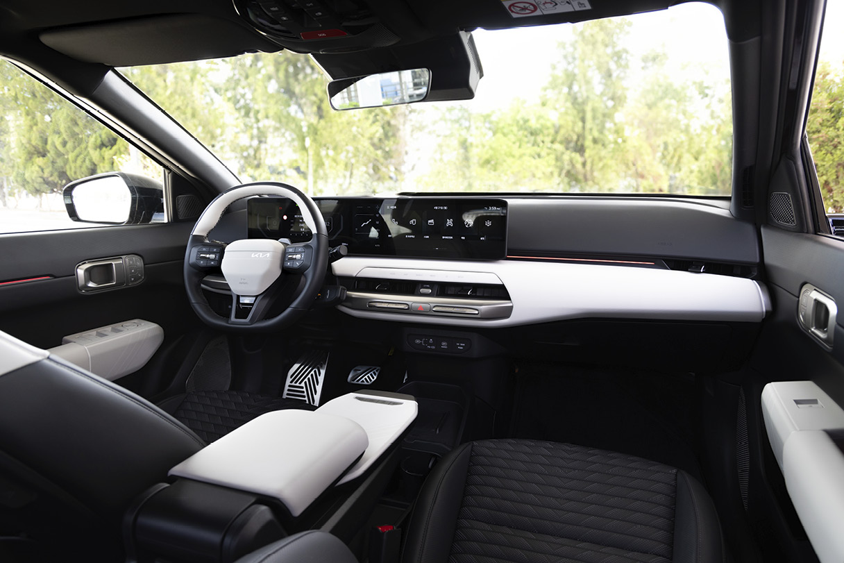 EV4 1열 크래시패드 모습