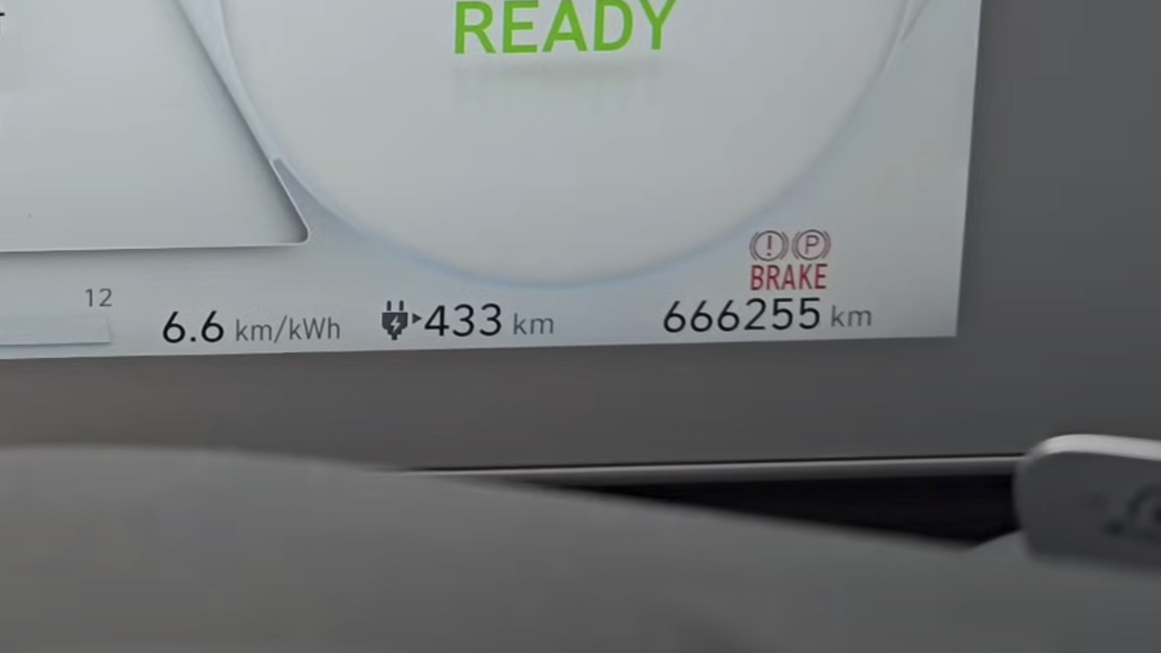 A picture showing the mileage of the Ioniq 5