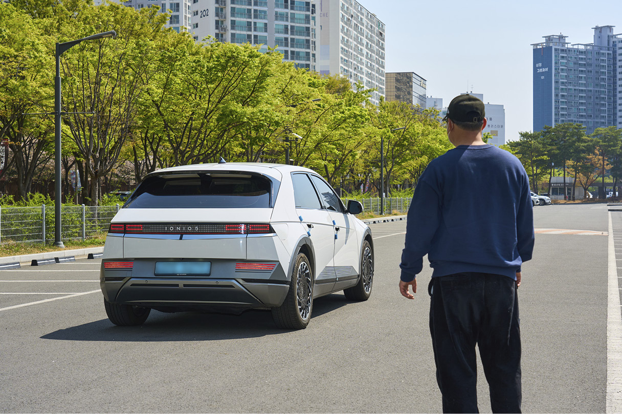 The car owner looking at Ioniq 5
