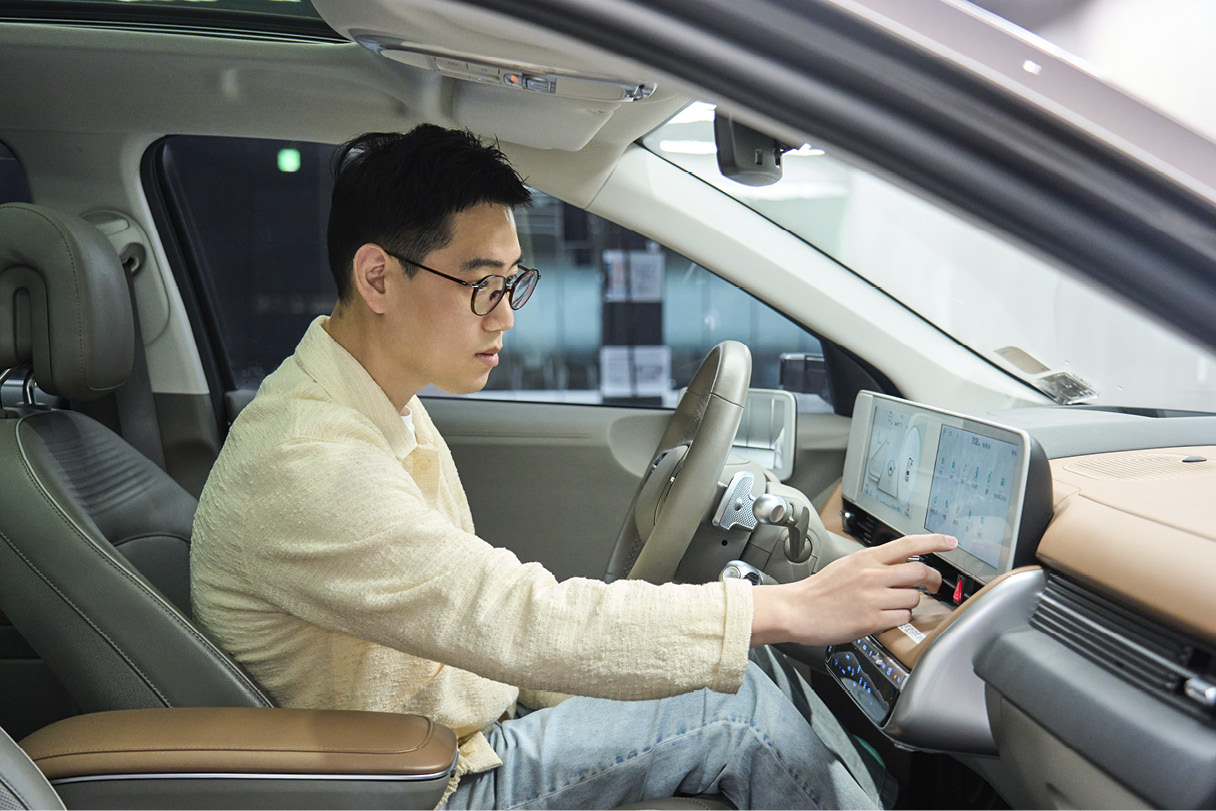 A researcher who manipulates the functions of a vehicle