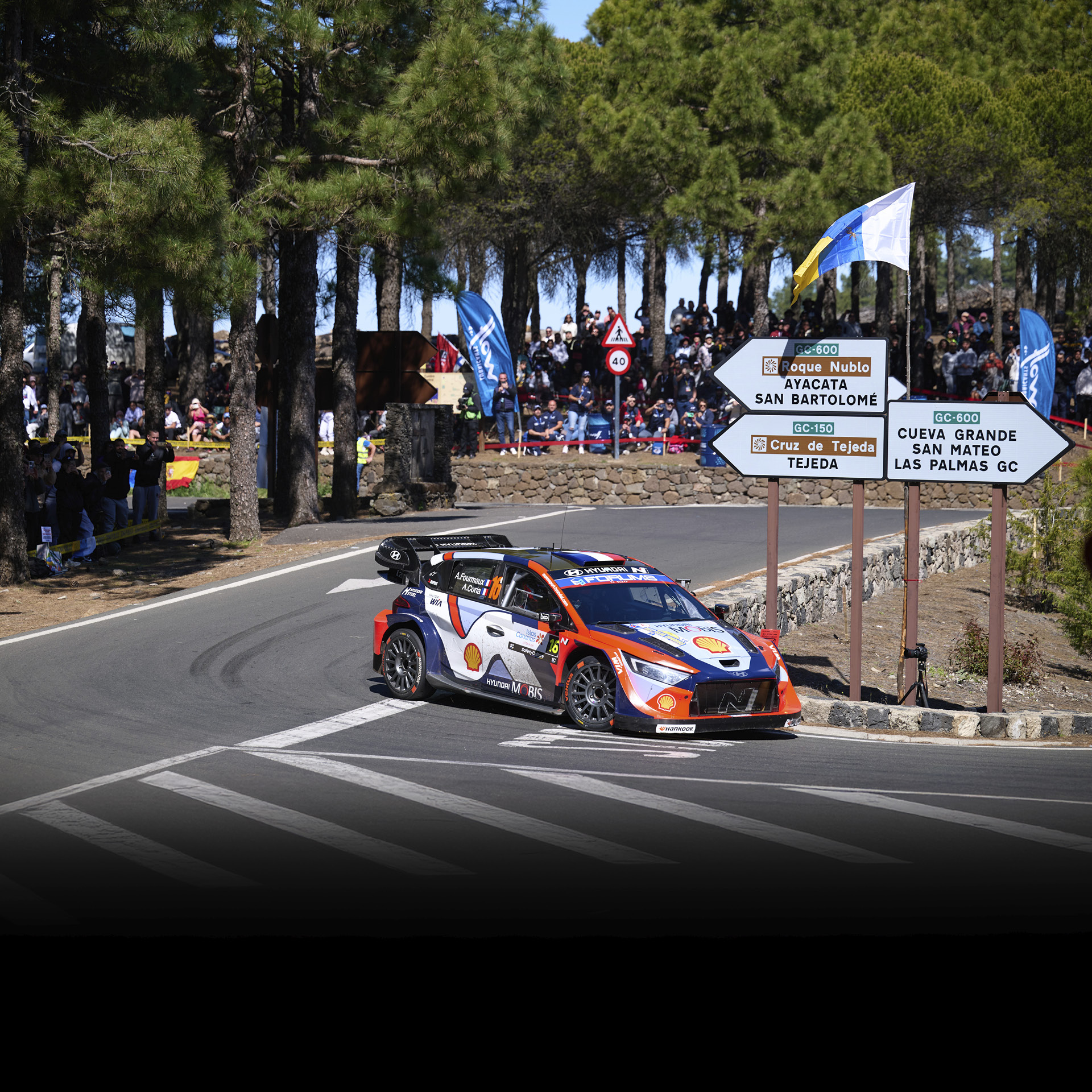 현대 i20 N 랠리카가 달리고 있는 모습