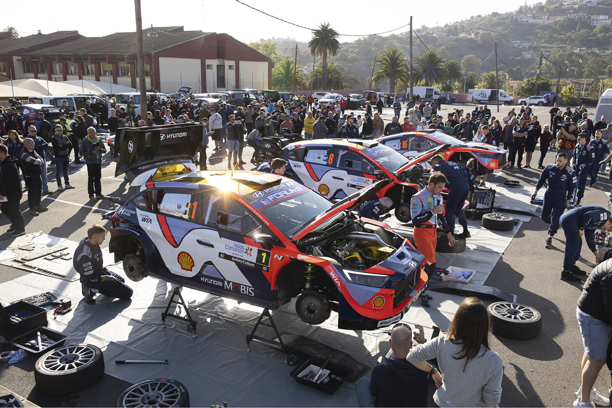 현대팀의 정비 모습