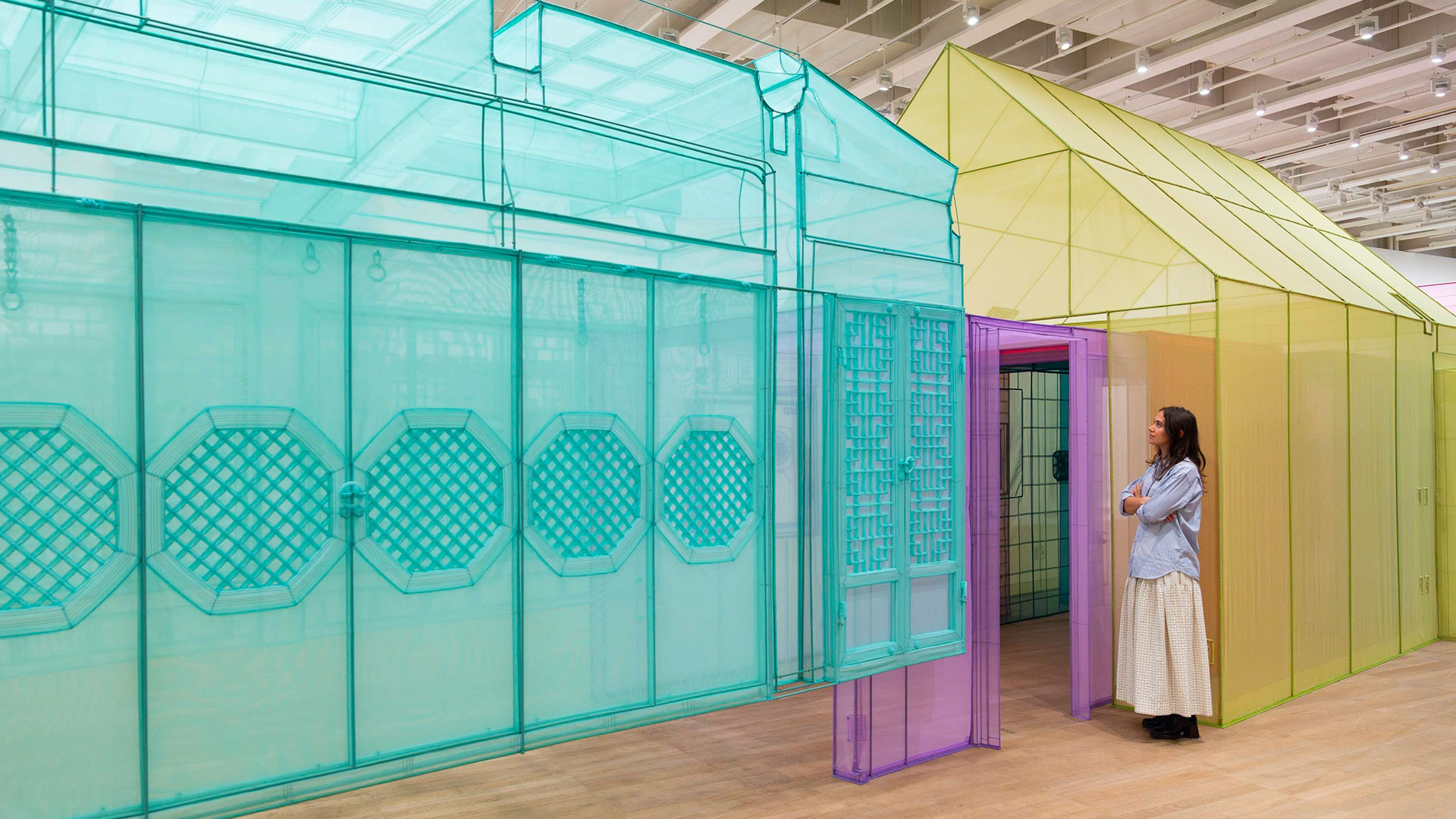 《더 제네시스 익스비션: 서도호: Walk the House》 테이트 모던 전시 전경. Courtesy of the artist, Lehmann Maupin, New York, Seoul and London and Victoria Miro. ©Do Ho Suh. Photo © Tate (Jai Monaghan)