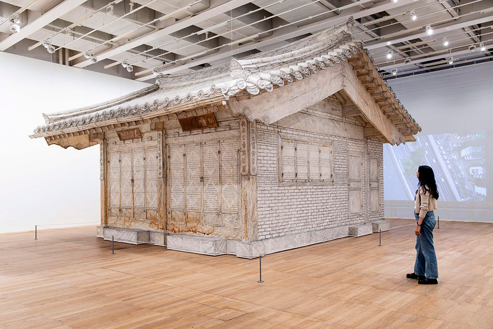 The Genesis Exhibition: Do Ho Suh: Walk the House installation view at Tate Modern. Courtesy of the artist, Lehmann Maupin, New York, Seoul and London and Victoria Miro. ©Do Ho Suh. Photo © Tate (Jai Monaghan) (1)