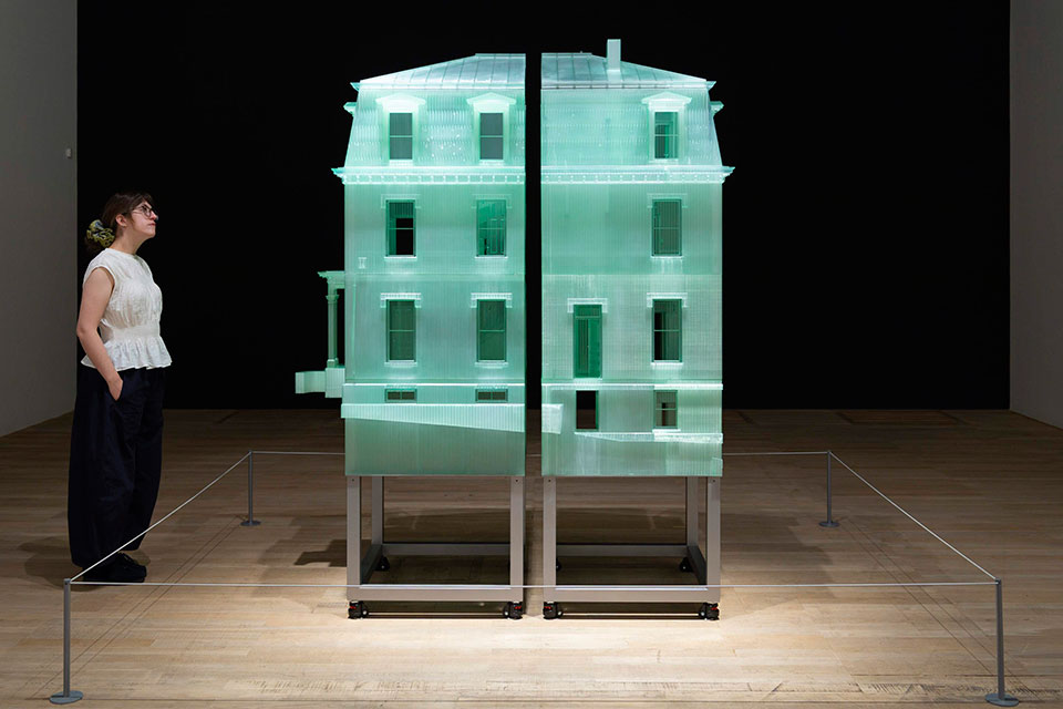 The Genesis Exhibition: Do Ho Suh: Walk the House installation view at Tate Modern. Courtesy of the artist, Lehmann Maupin, New York, Seoul and London and Victoria Miro. ©Do Ho Suh. Photo © Tate (Jai Monaghan) (5)