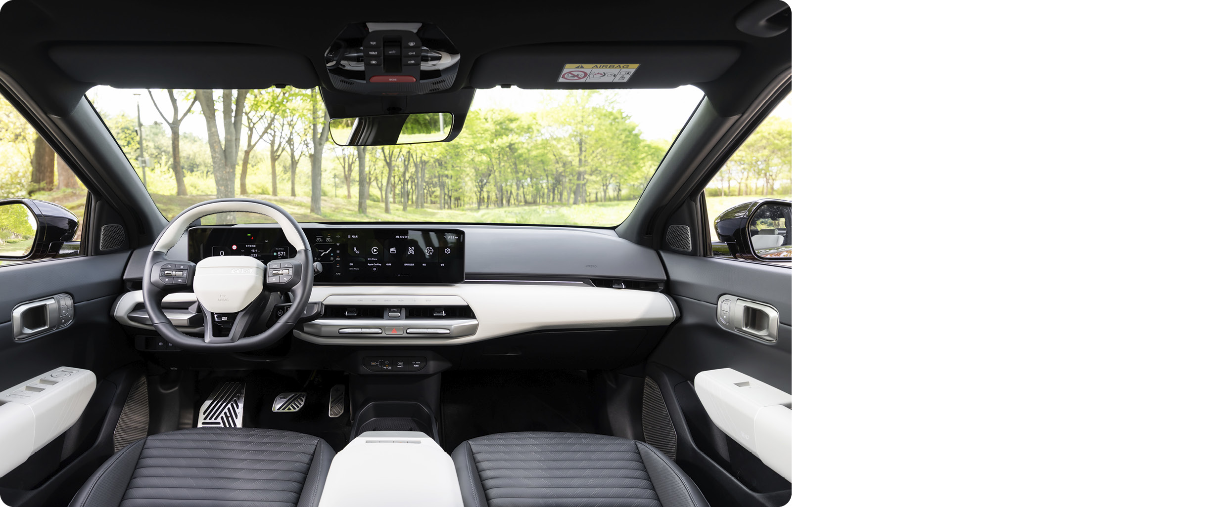 기아 EV4의 앞좌석 모습