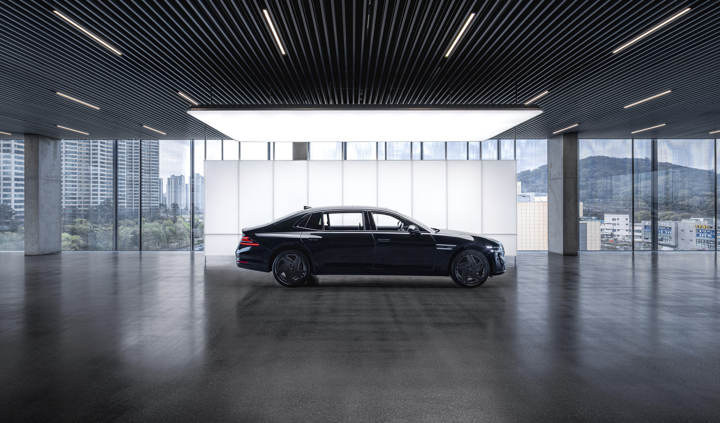 제네시스 청주 전시장의 실내 전경