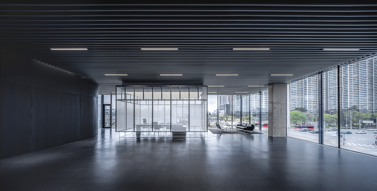 제네시스 청주 전시장의 실내 전경