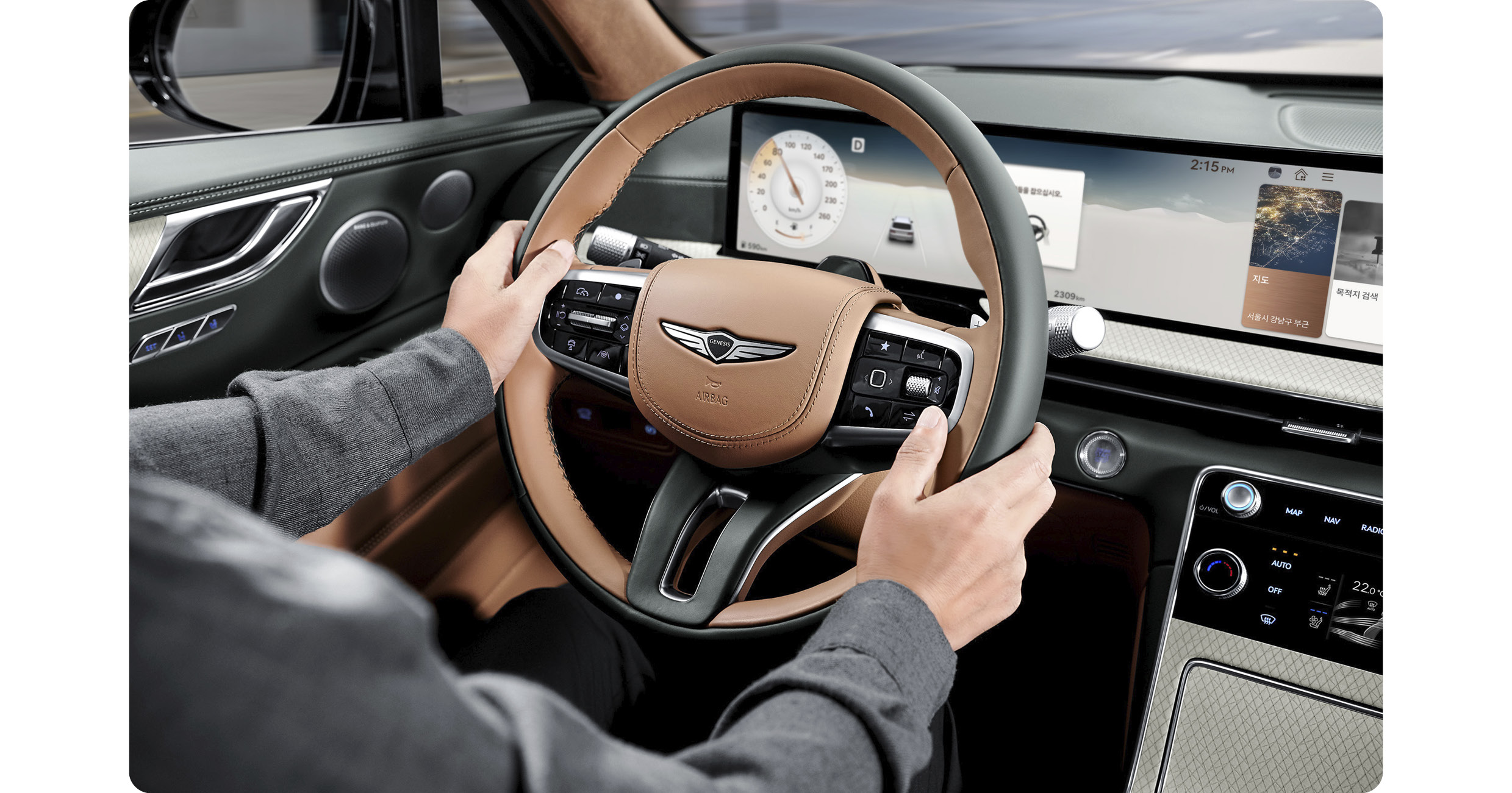 운전 중 자동차와 상호작용하는 모습