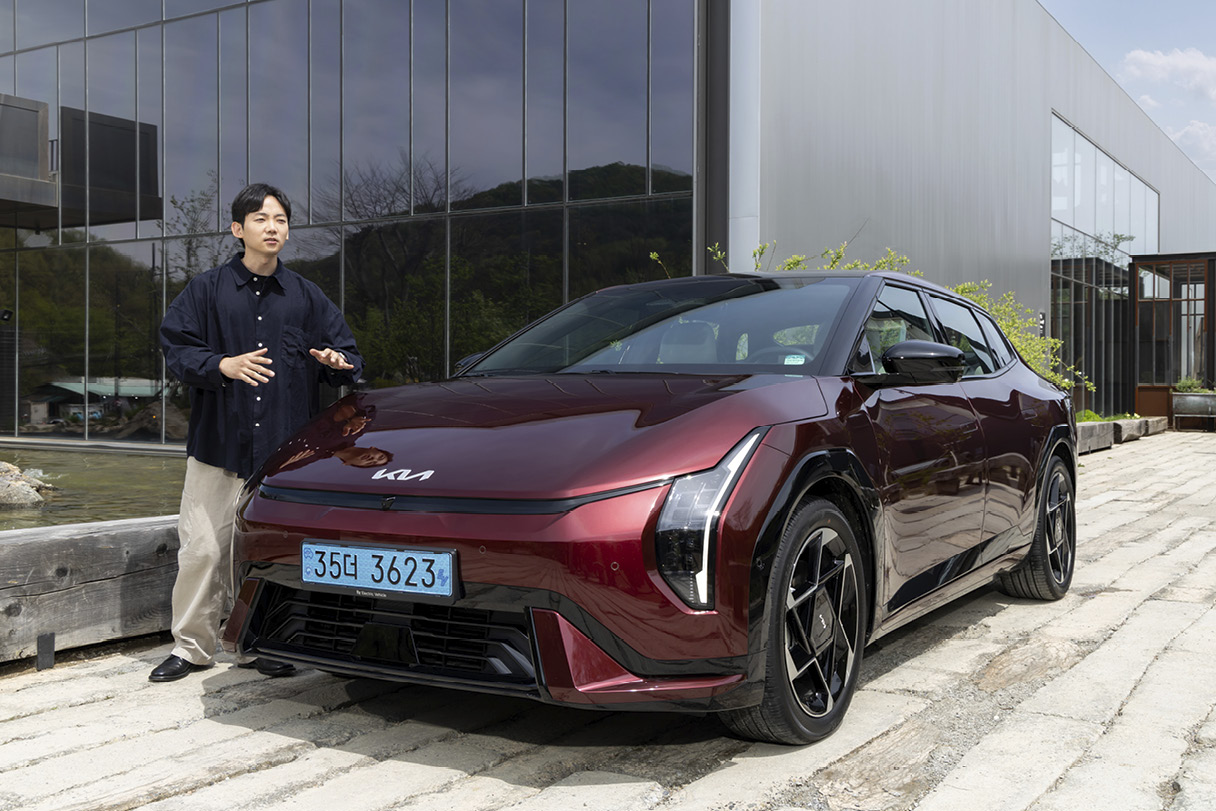 기아넥스트디자인외장1팀 박주훈 책임연구원이 기아 EV4의 디자인 콘셉트에 대해 이야기하고 있다