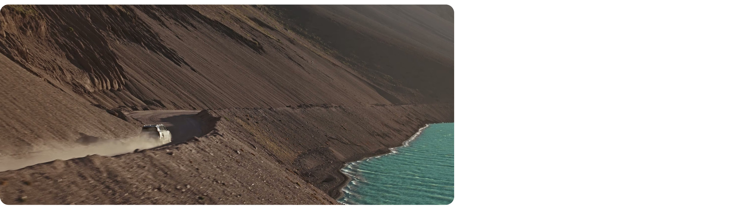 멋진 풍경을 달리는 기아 EV9의 모습