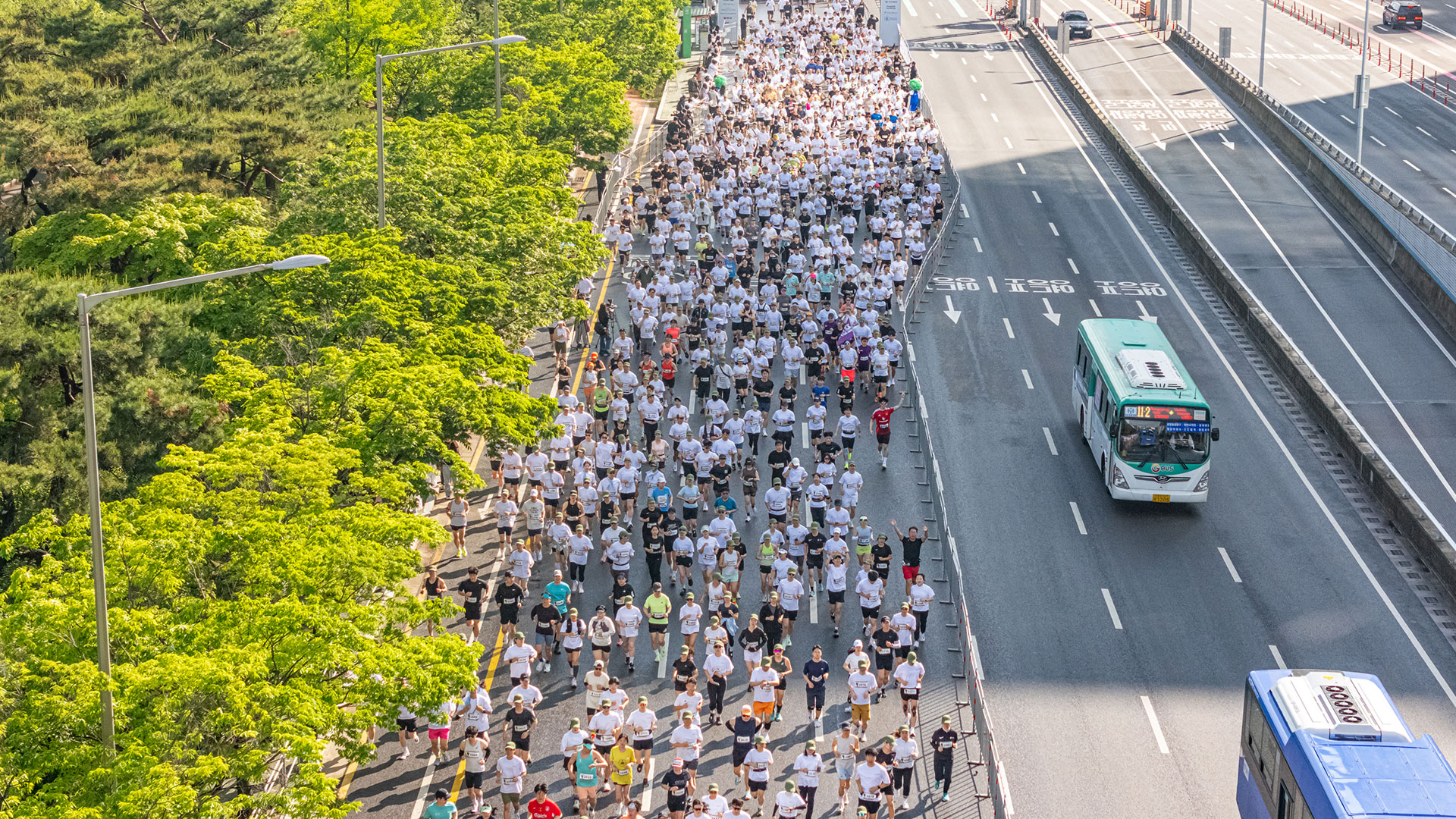 ‘파이널 런’ 참가자들이 서울 여의도 일대를 달리는 모습