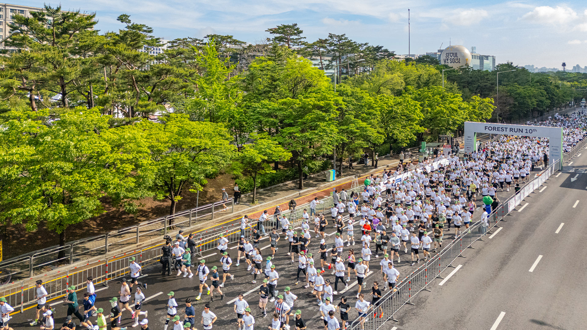 ‘파이널 런’ 참가자들이 서울 여의도 일대를 달리는 모습